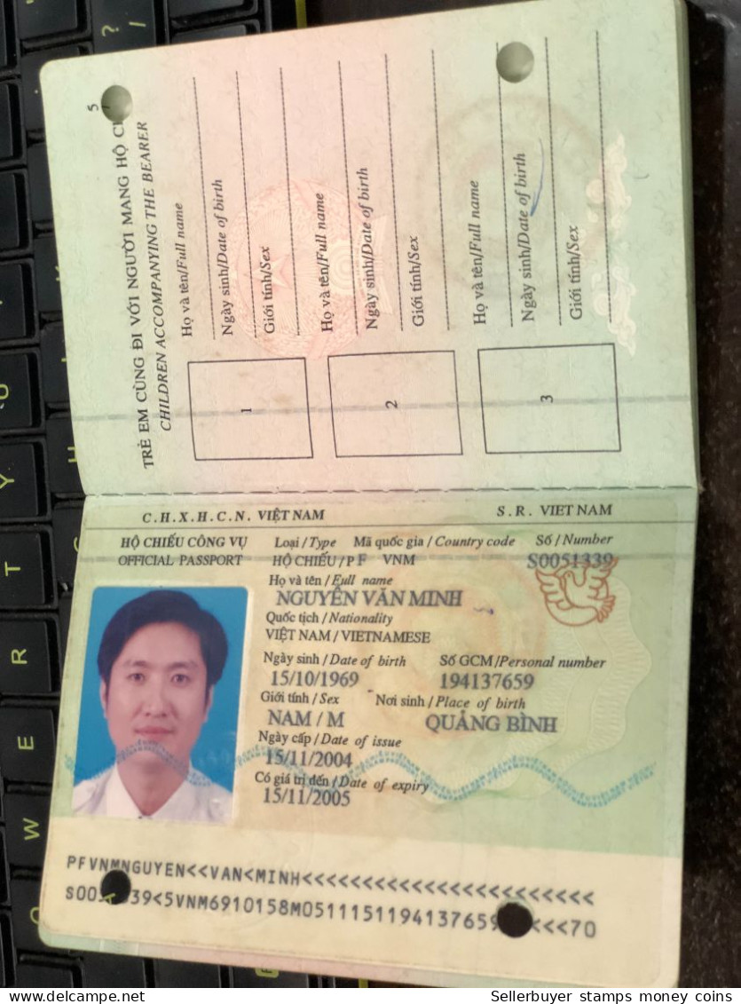 VIET NAMESE-OLD-ID PASSPORT VIET NAM-PASSPORT Is Still Good-name-nguyen Van Minh-2004-1pcs Book - Sammlungen