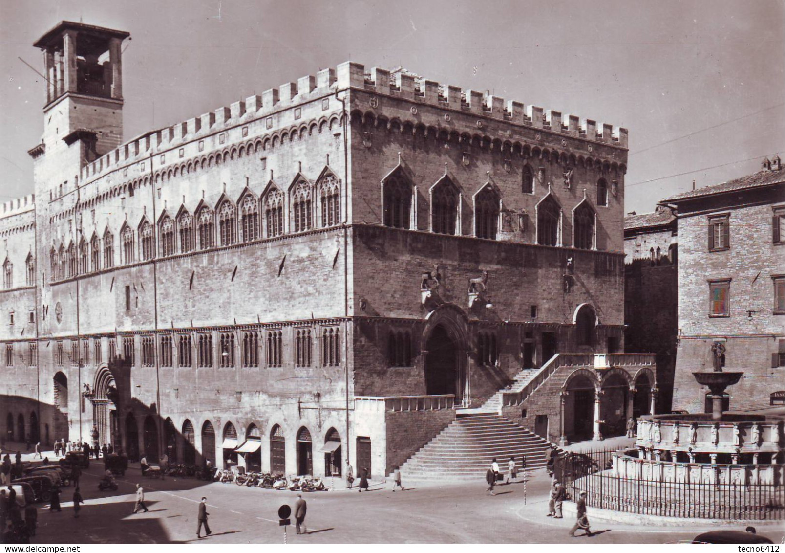 Perugia - Palazzo Comunale E Fontana Maggiore - Non Viaggiata - Perugia