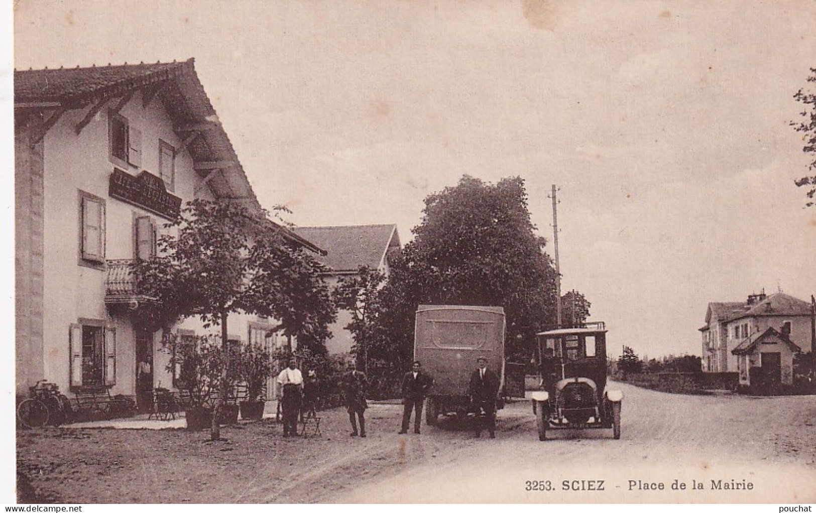 Z++ Nw-(74) SCIEZ - PLACE DE LA MAIRIE - CAFE DE L'ESPERANCE - ANIMATION - VEHICULES - Sciez