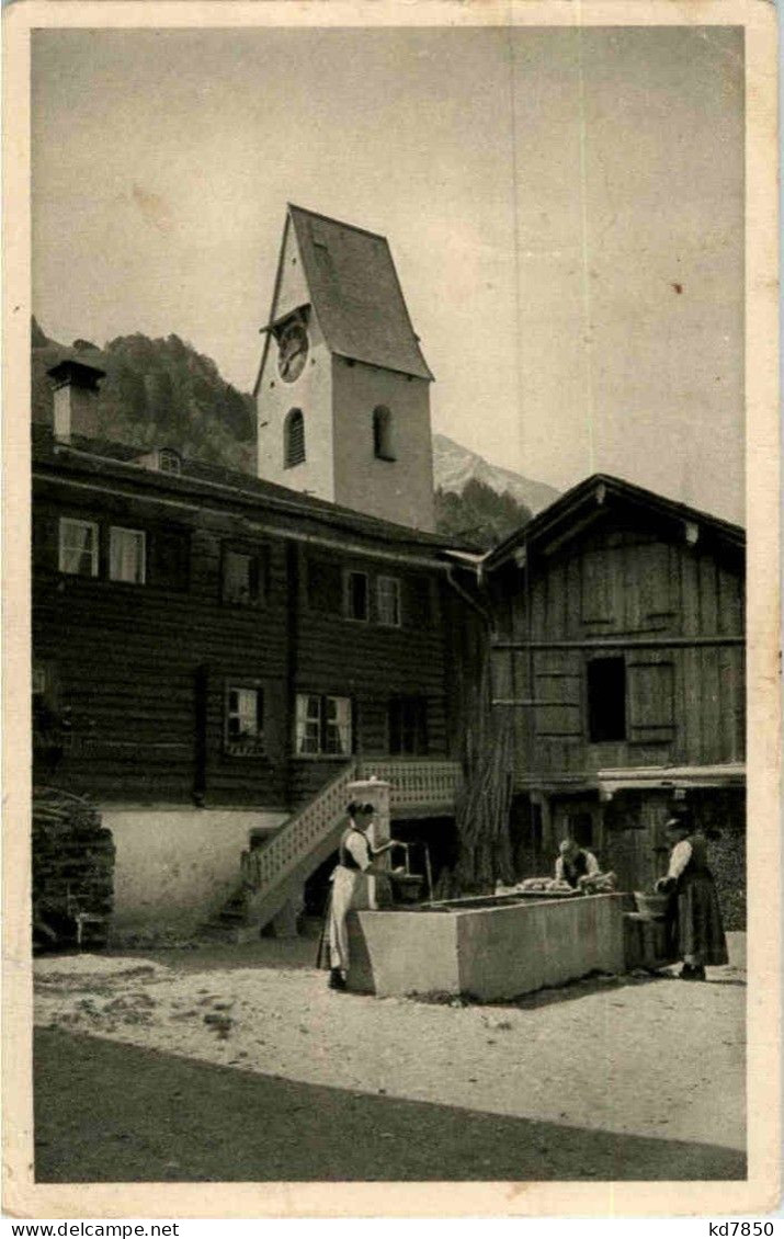 Elm - Am Dorfbrunnen - Elm