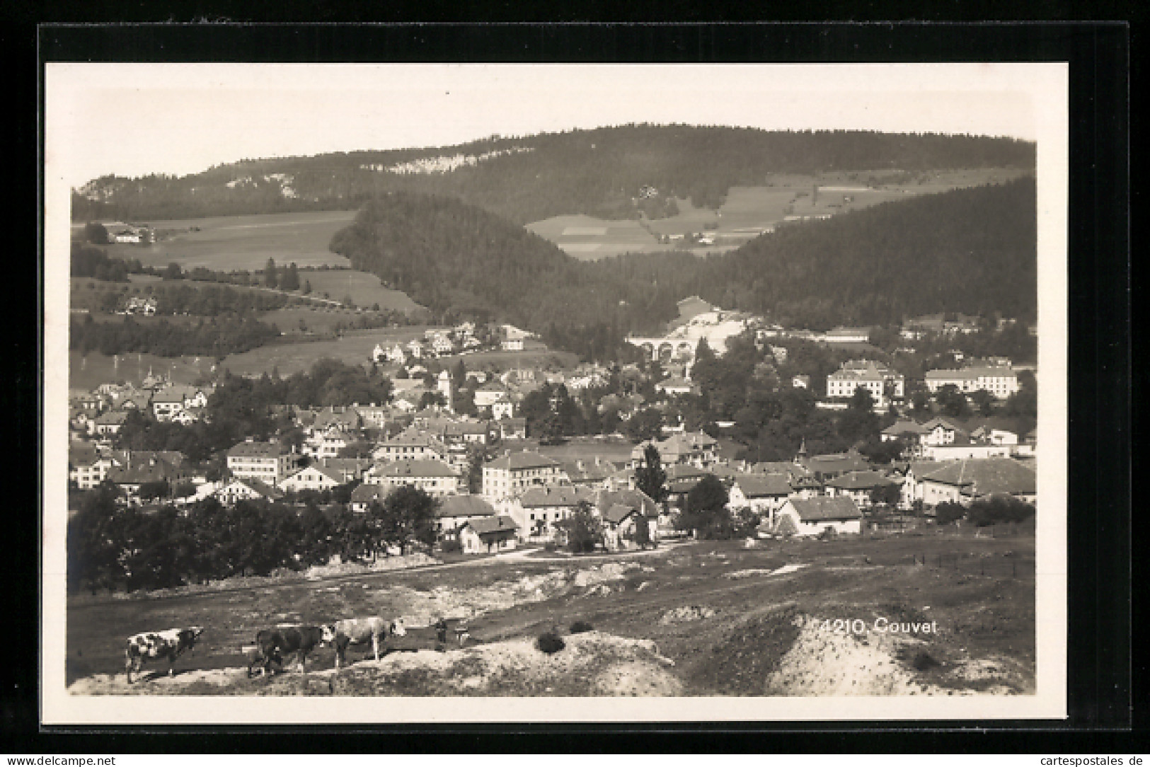 AK Couvet, Blick Von Einer Anhöhe Auf Den Ort  - Couvet