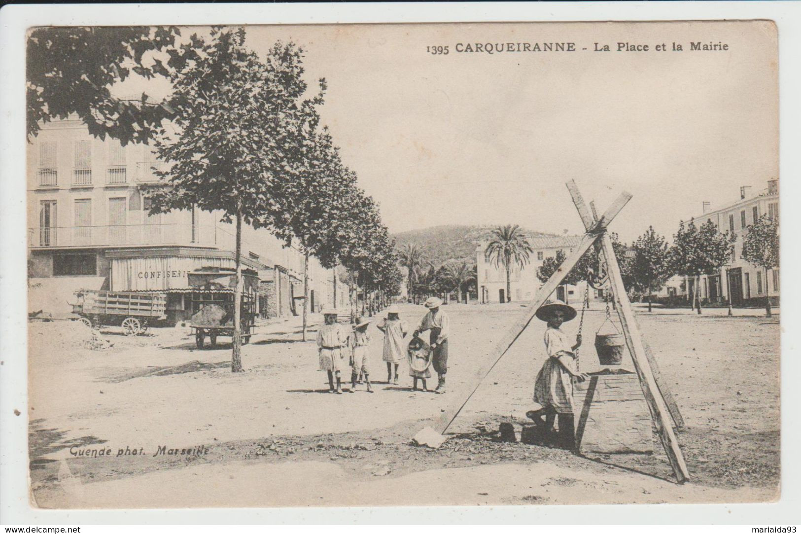 CARQUEIRANNE - VAR - LA PLACE ET LA MAIRIE - Carqueiranne