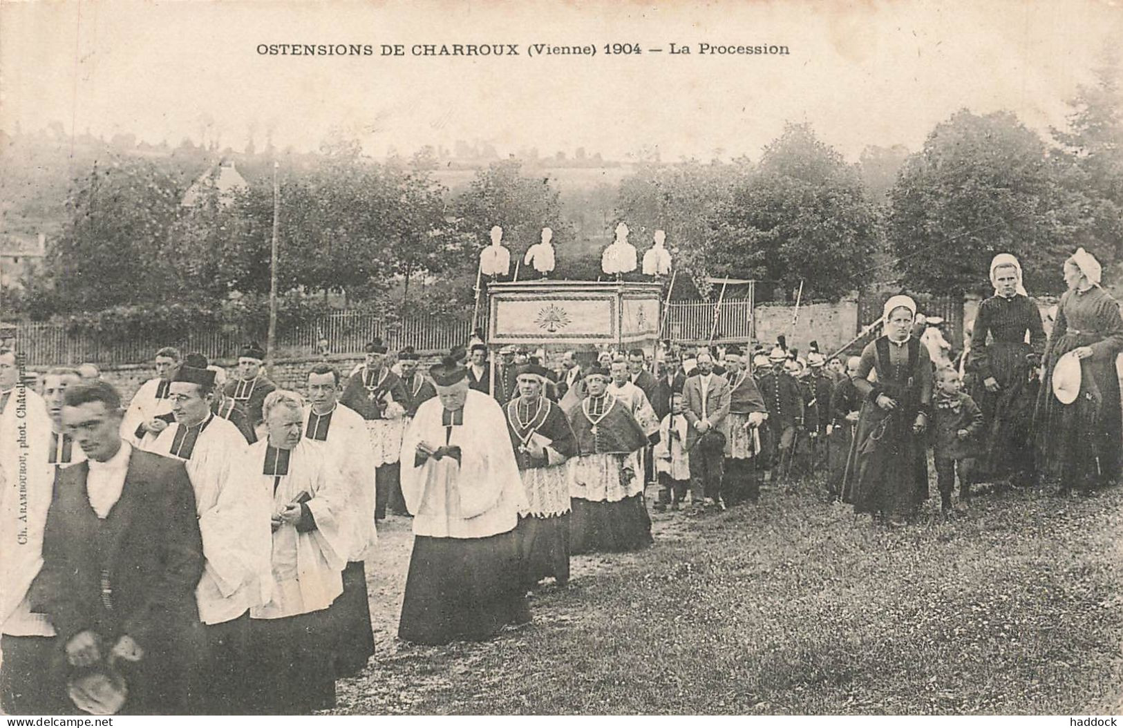 OSTENSIONS DE CHARROUX : LA PROCESSION - Charroux