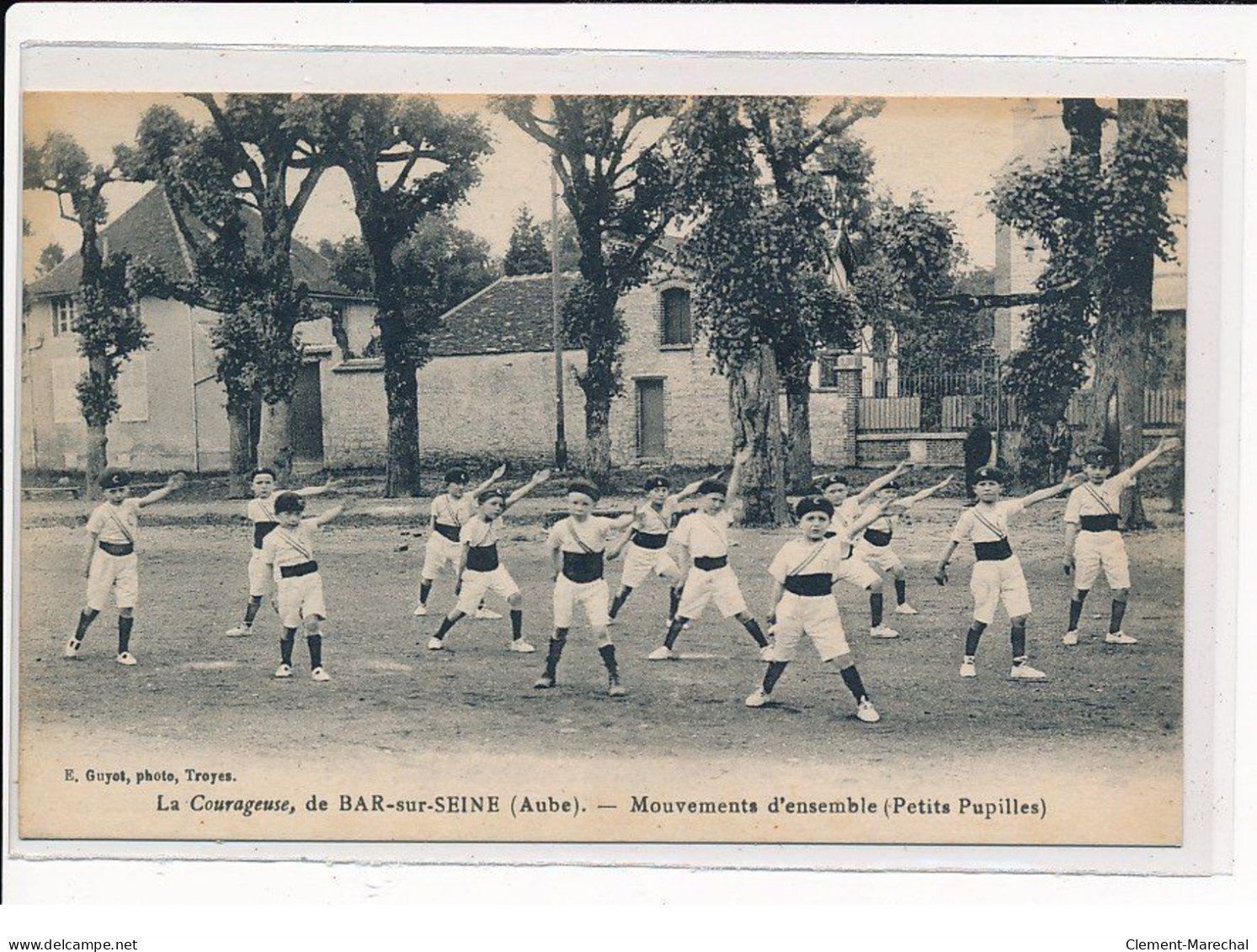 BAR-sur-SEINE : La Courageuse, Mouvement D'ensemble (petits Pupilles) - Très Bon état - Bar-sur-Seine