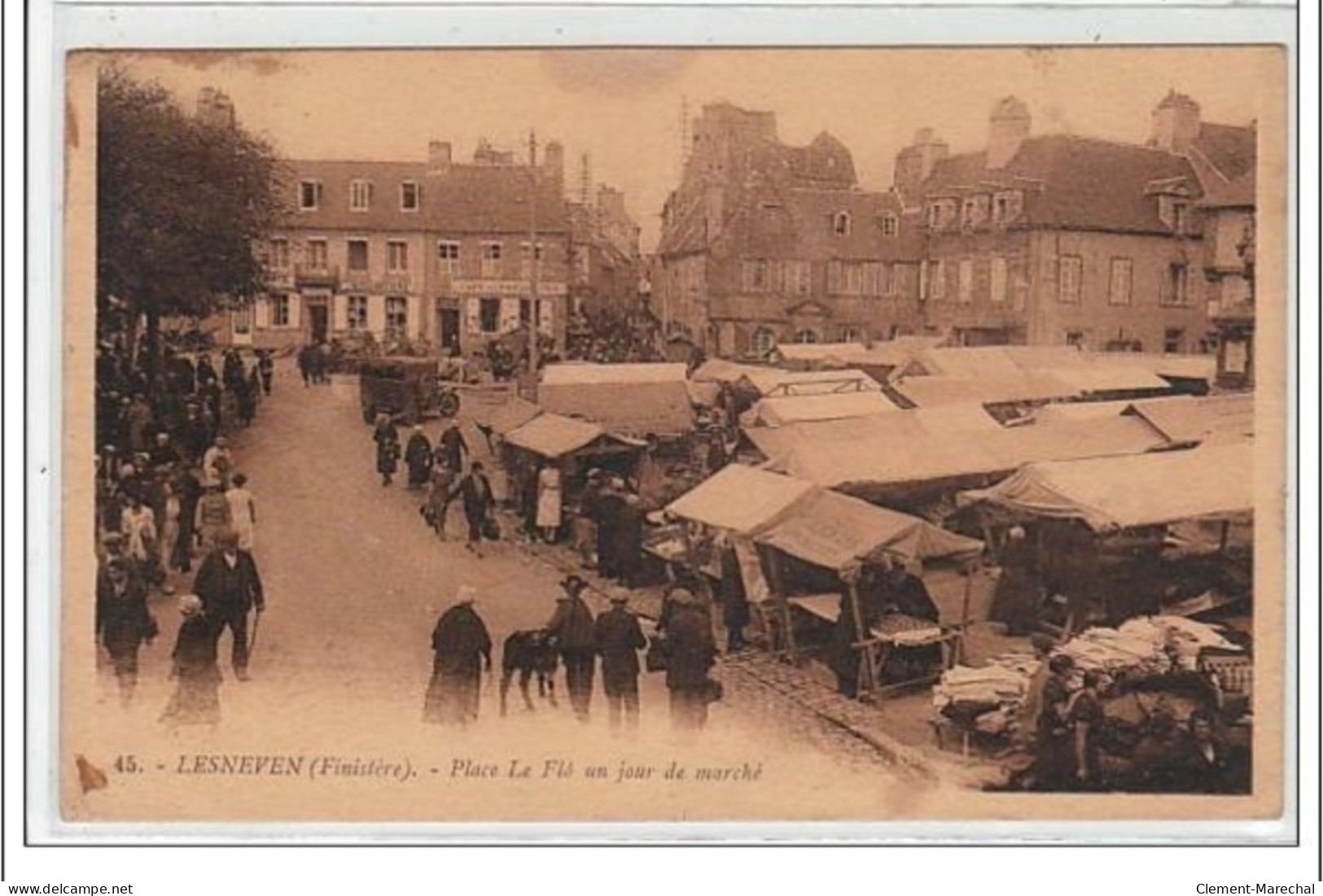 LESNEVEN : Place Le Flô Un Jour De Marché - Très Bon état - Lesneven