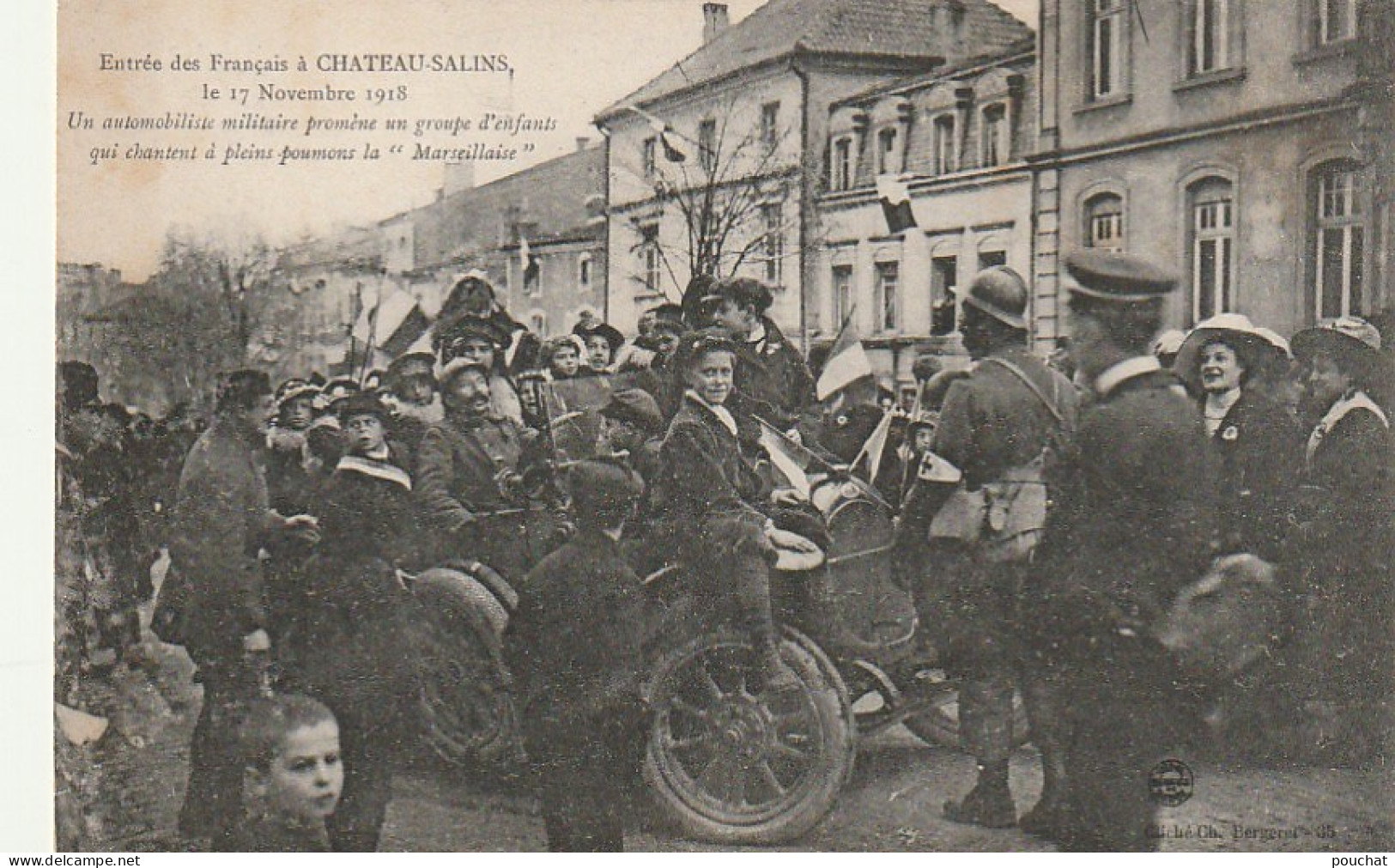 AA+ 73-(57) ENTREE DES FRANCAIS A CHATEAU SALINS 17/11/1918 - AUTOMOBILISTE MILITAIRE , ENFANTS CHANTANT LA MARSEILLAISE - Chateau Salins