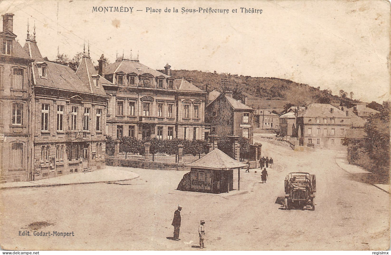 55-MONTMEDY-PLACE DE LA SOUS PREFECTURE THEATRE-N°2045-D/0087 - Montmedy
