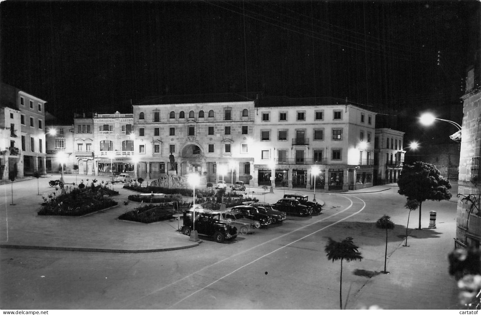 UBEDA . Plaza Del General Saro . Vista Noche .  Place Général Saro . Vue De Nuit . - Jaén