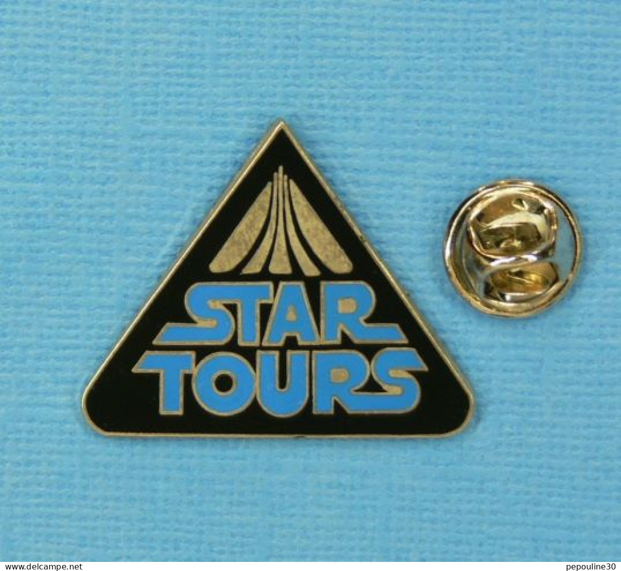 1 PIN'S /  ** STAR TOURS / LA GUERRE DES ÉTOILES \ STAR WARS ** . (©DISNEY) - Cinéma