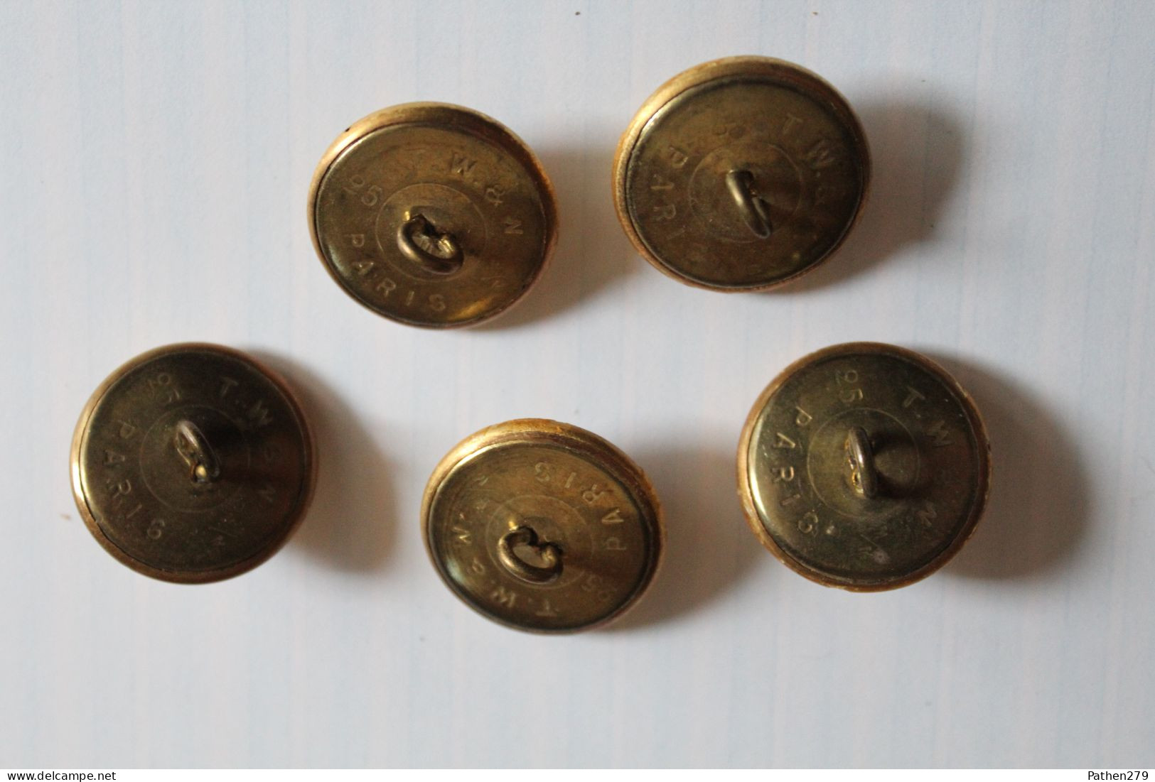 Lot De 5 Anciens Boutons Militaires Dorés 25mm T.W. & W. Du Service De Santé - Boutons