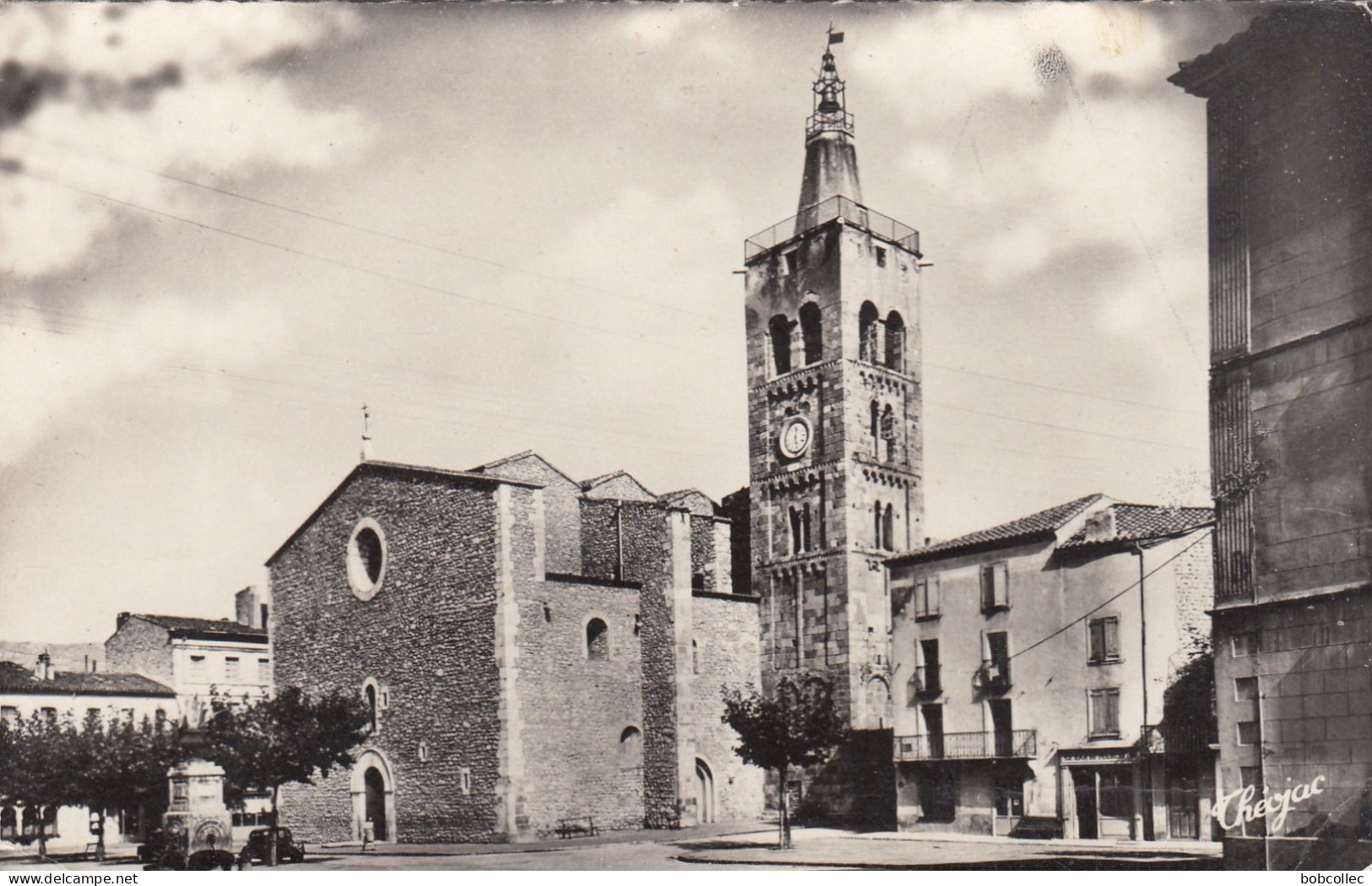 PRADES (Pyrénées-Orientales): L'Eglise Saint-Pierre Et La Place - Prades