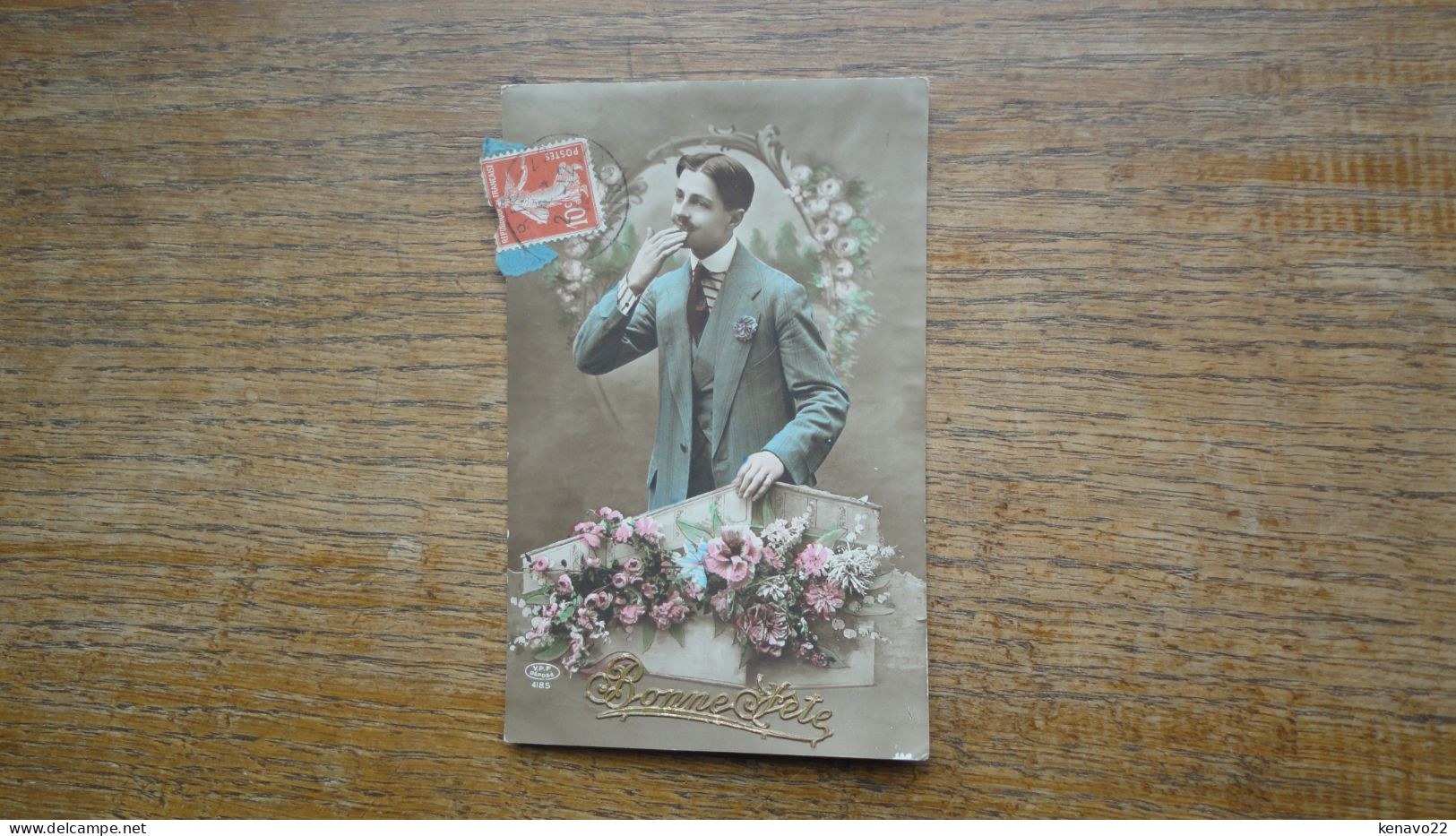 Ancienne Carte De Bonne Fête , Un Homme Avec Des Fleurs - Hommes