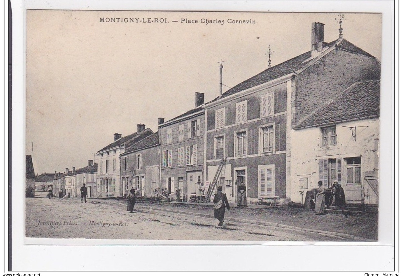 MONTIGNY-le-ROI : Place Charles Cornevin - Tres Bon Etat - Montigny Le Roi