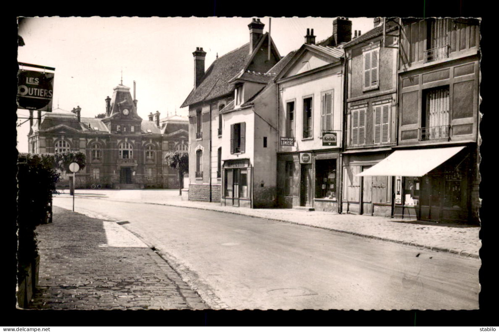 77 - MORMANT - RUE DE PARIS ET MAIRIE - Mormant