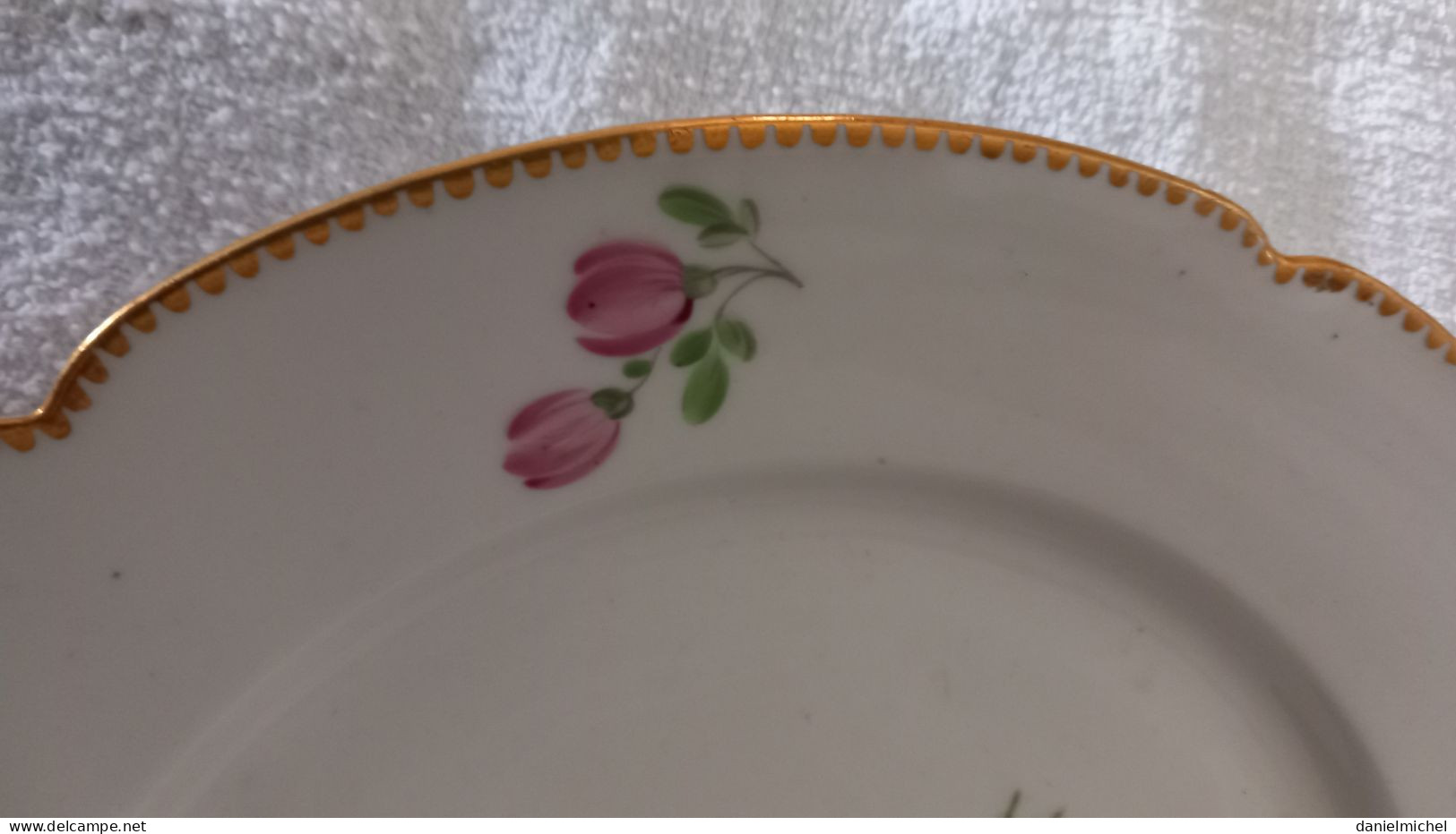 lot de 2 assiettes XVIII e A la reine