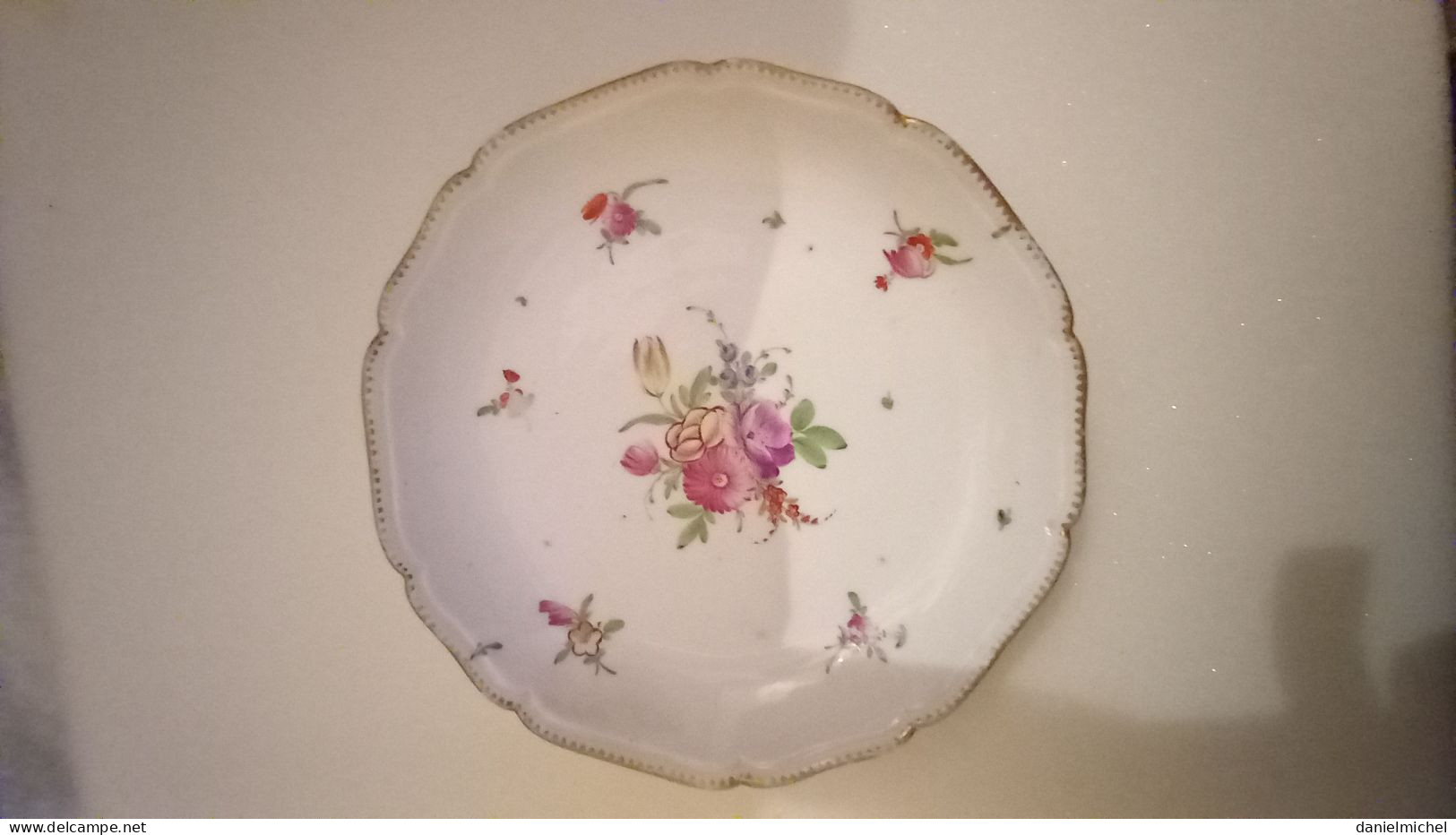 lot de 2 assiettes XVIII e A la reine