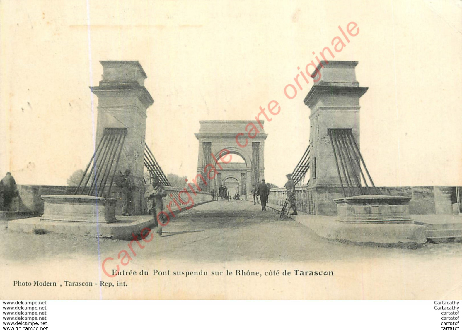 13. TARASCON . Entrée Du POnt Suspendu Sur Le Rhône . - Tarascon