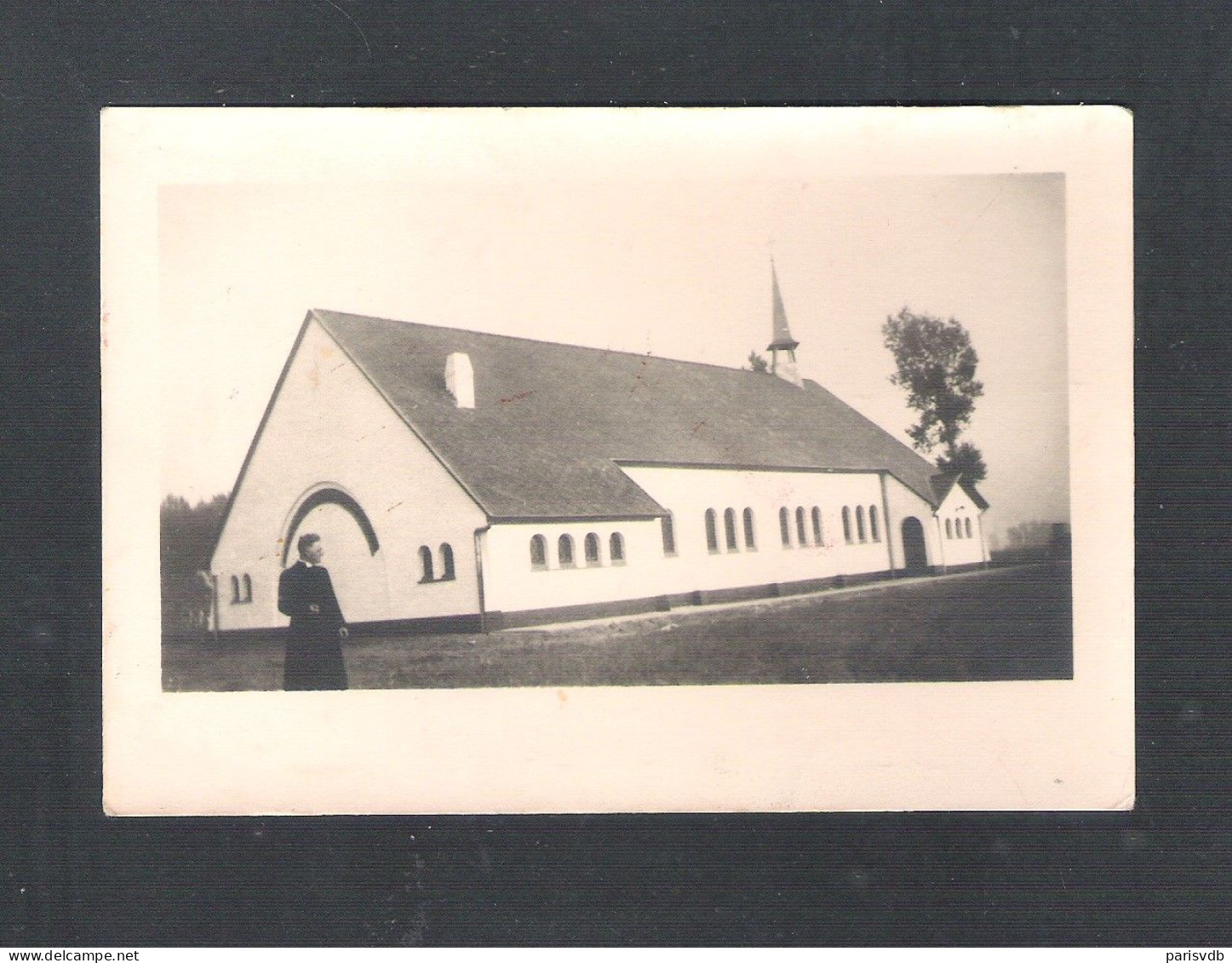 BAASRODE / BUGGENHOUT - BRIEL - KERK MET PASTOOR GERARD BOEYKENS - FOTOKAART  UIT 1949  (14.562) - Buggenhout