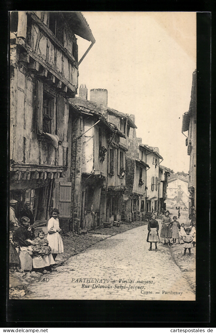 CPA Parthenay, Vieilles Maisons, Rue Delavault-St-Jacques  - Parthenay