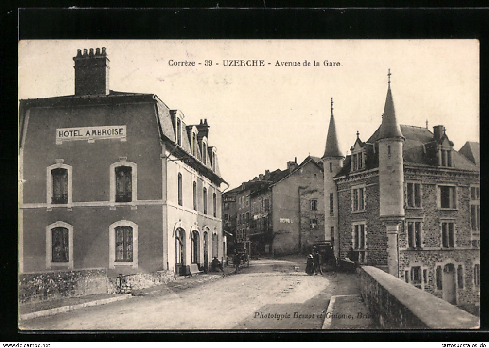 CPA Uzerche, Avenue De La Gare, Hotel Ambroise  - Uzerche