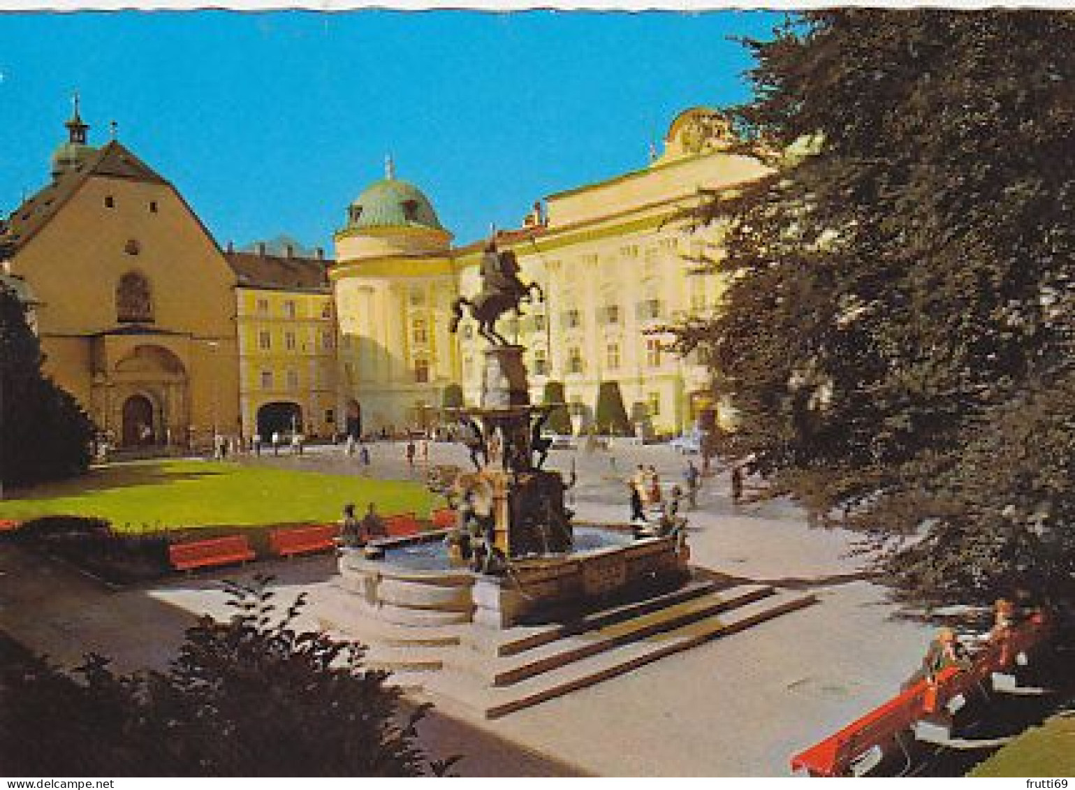 AK 216625 AUSTRIA - Innsbruck - Leopoldsbrunnen - Hofkirche Und Hofburg - Innsbruck