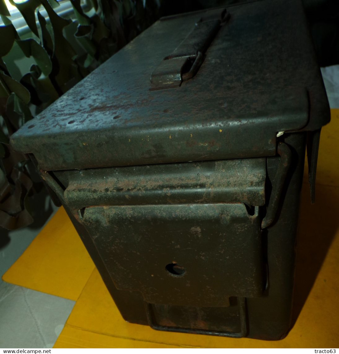 ARMEE ITALIENNE  : CAISSE EN METAL , POIDS 2,600 KG DIMENSION LONGUEUR 30 CM HAUTEUR 19 CM LARGEUR 15 CM,  PLUSIEURS EXE - Uitrusting