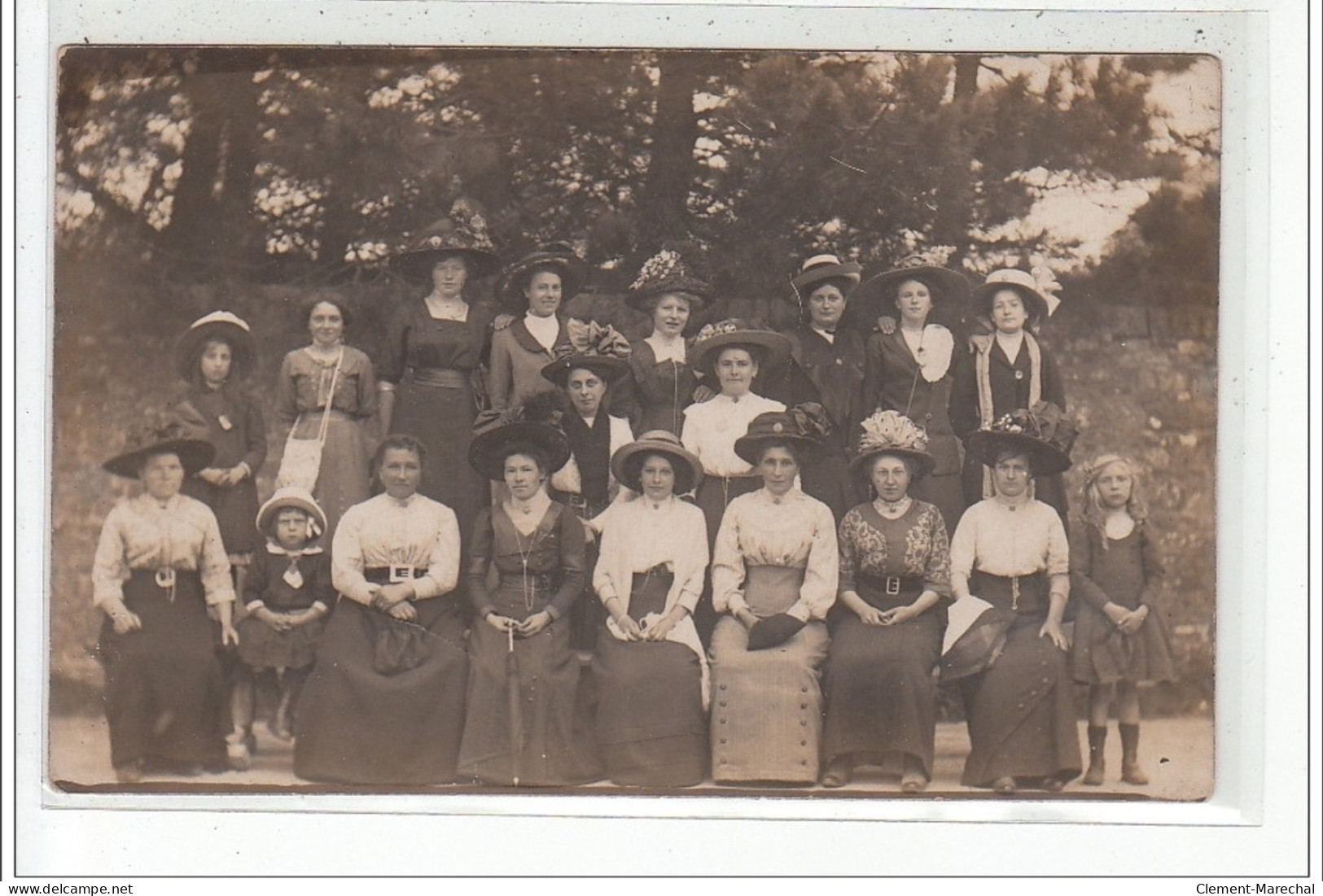 EQUEURDREVILLE - CARTE PHOTO - Groupe De Femmes Et Fillettes - Très Bon état - Equeurdreville