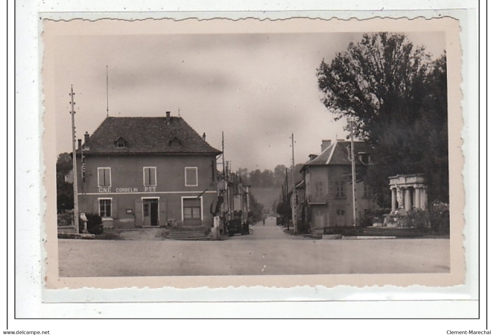 CORBELIN : Poste Et Monument - Tres Bon état - Corbelin