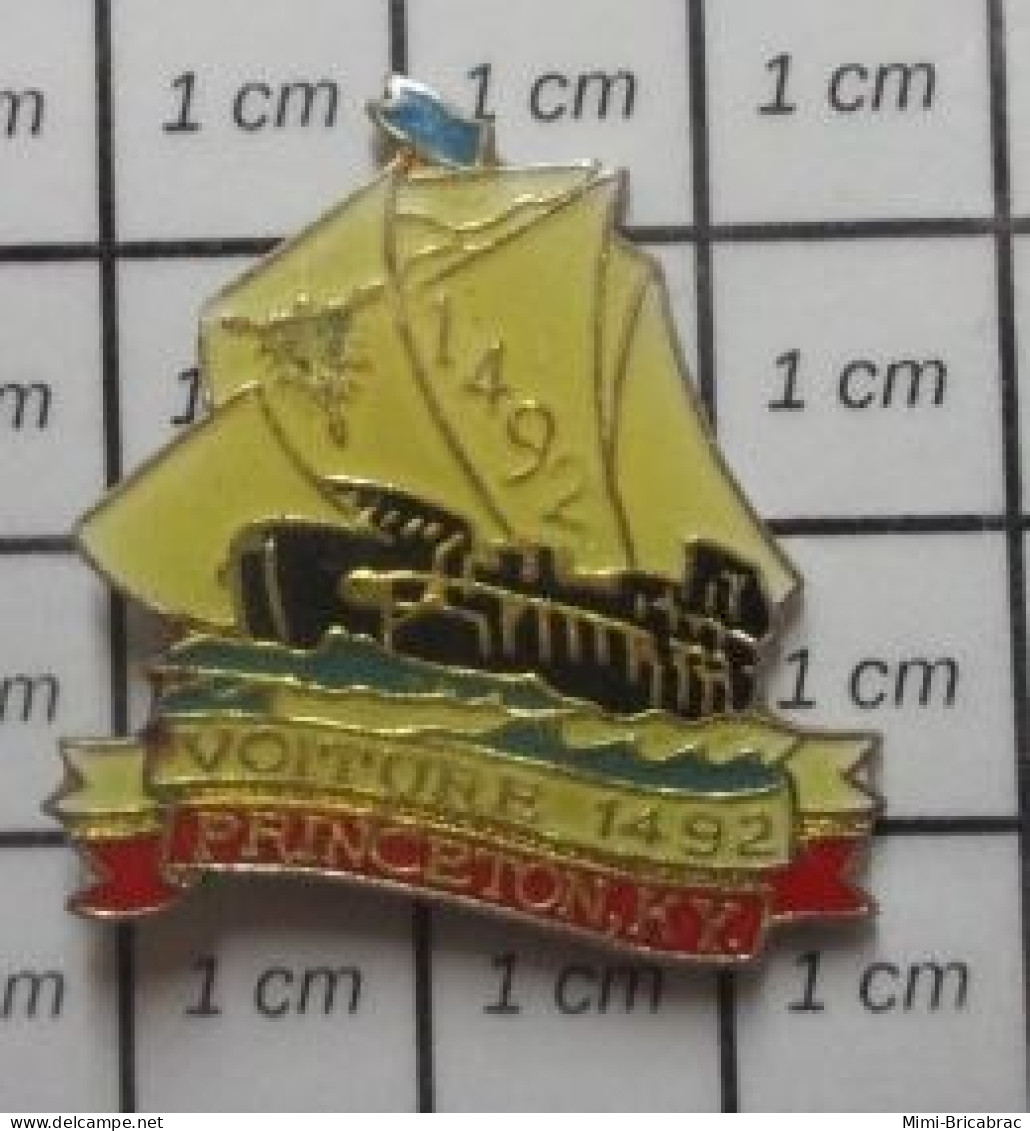 2219 Pin's Pins / Beau Et Rare / BATEAUX / VOILIER VOITURE 1492 (!!!) PRINCETON KENTUCKY - Schiffahrt