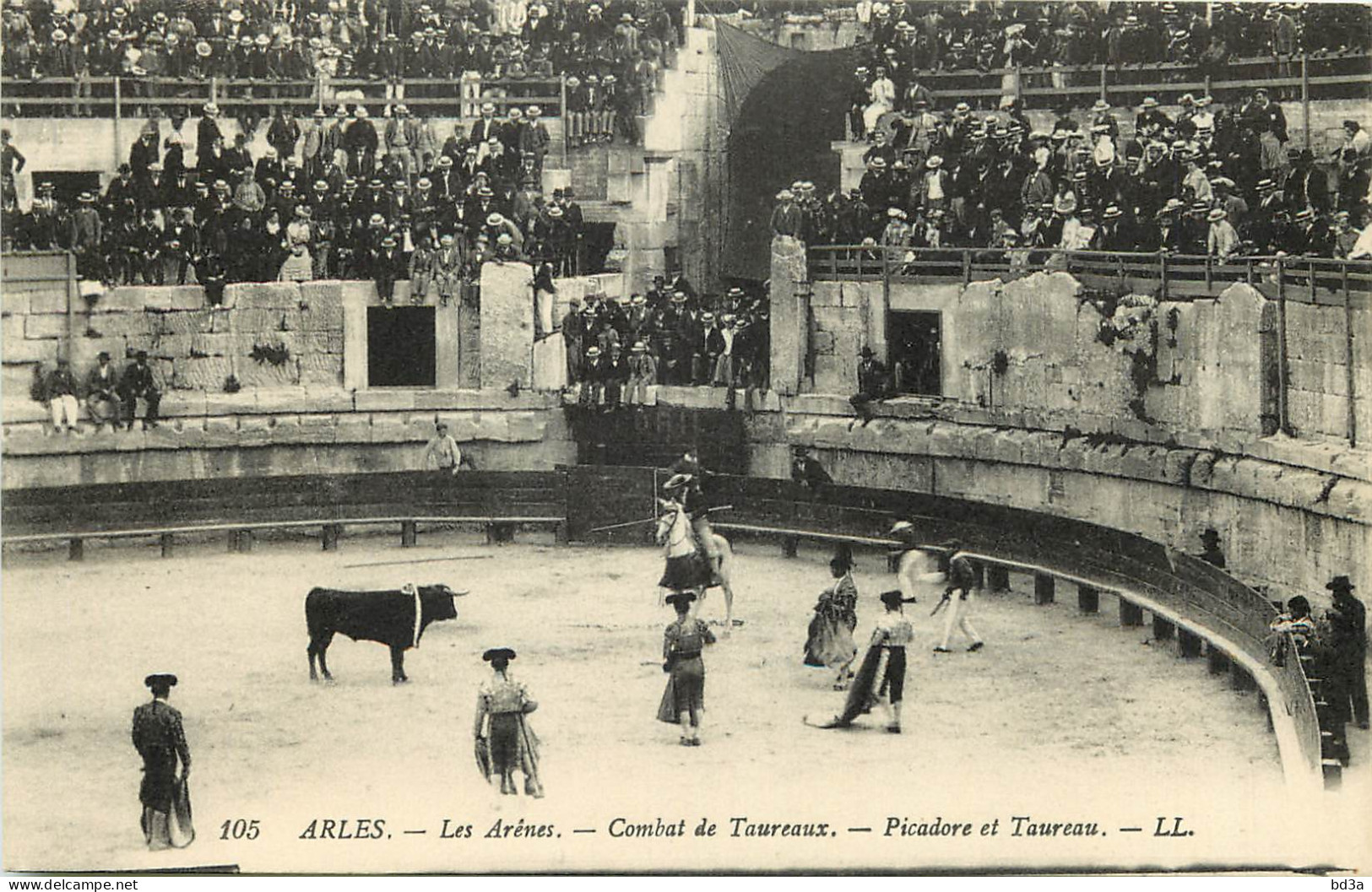  CORRIDA  ARLES   PICADORE ET TAUREAUX - Corrida