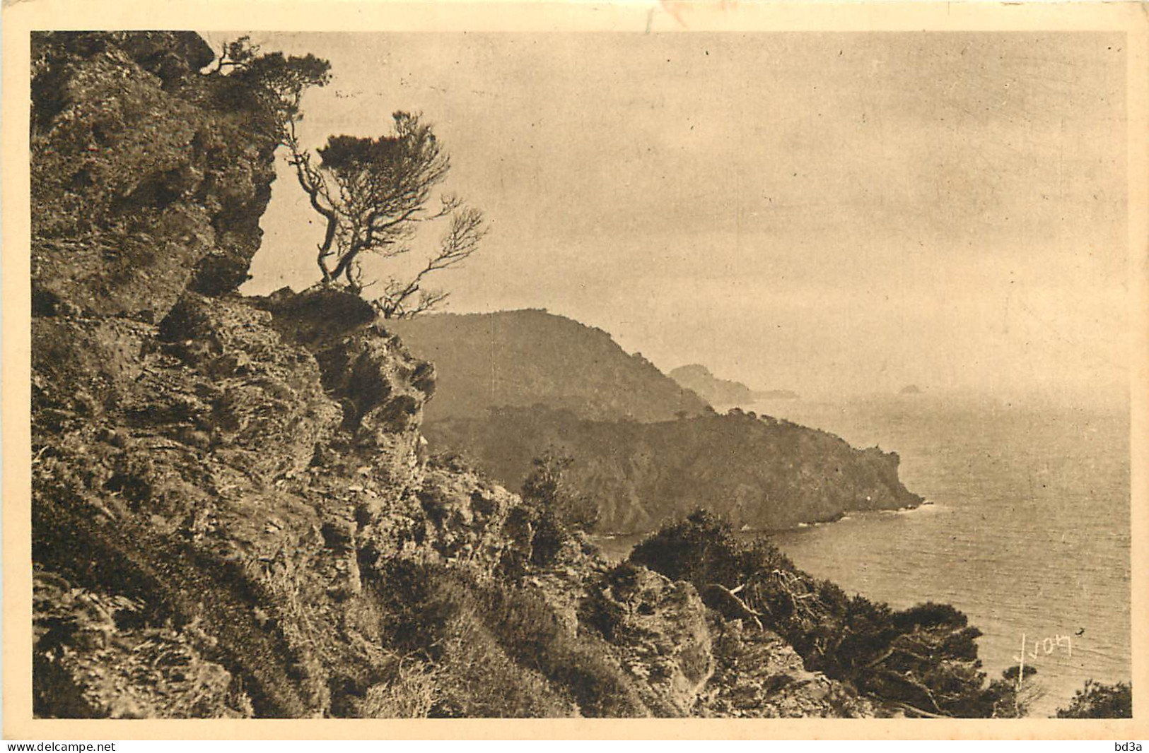  83   ILES D'HYERES  PORQUEROLLES  VUE SUR LA POINTE DE L'OUSTAOU DE DIOU ET LE GRAND SERAINE - Porquerolles