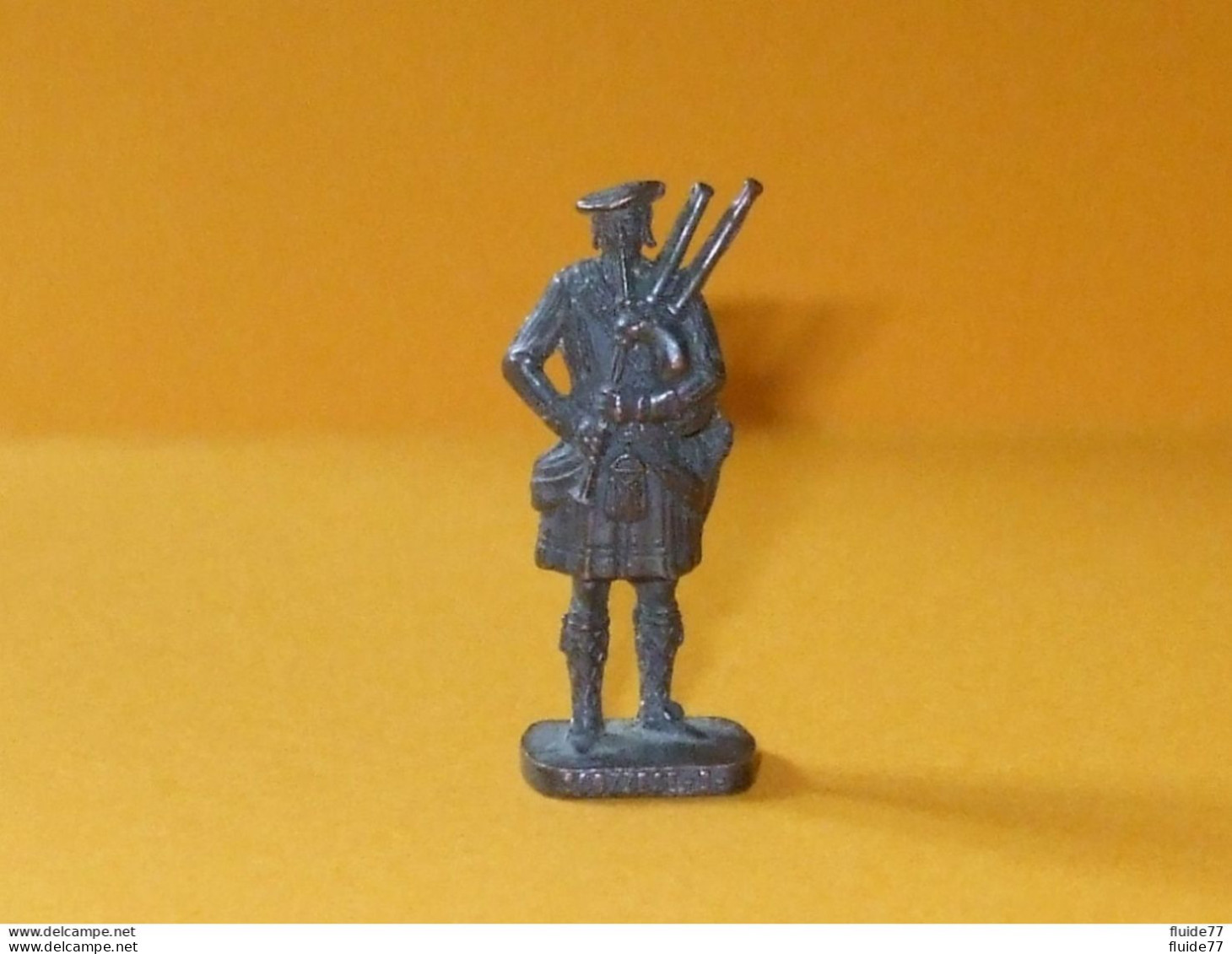 @ ECOSSAIS-3 De 1743  - Joueur De Cornemuse @ - Figurine In Metallo