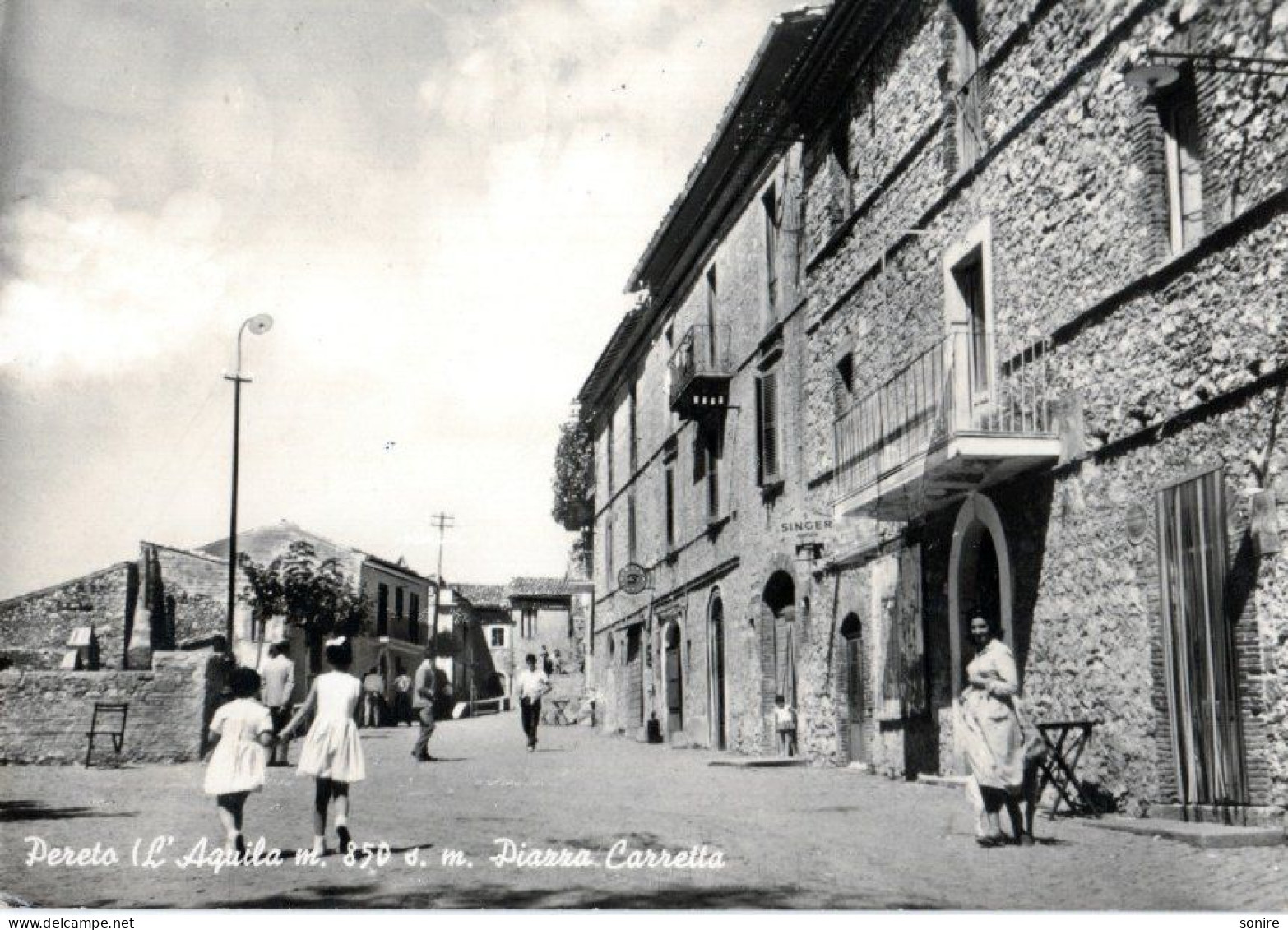 PERETO (L'AQUILA) PIAZZA CARRETTA - ANIMATA . ED.VENDETTI - VG FG - C0377 - L'Aquila