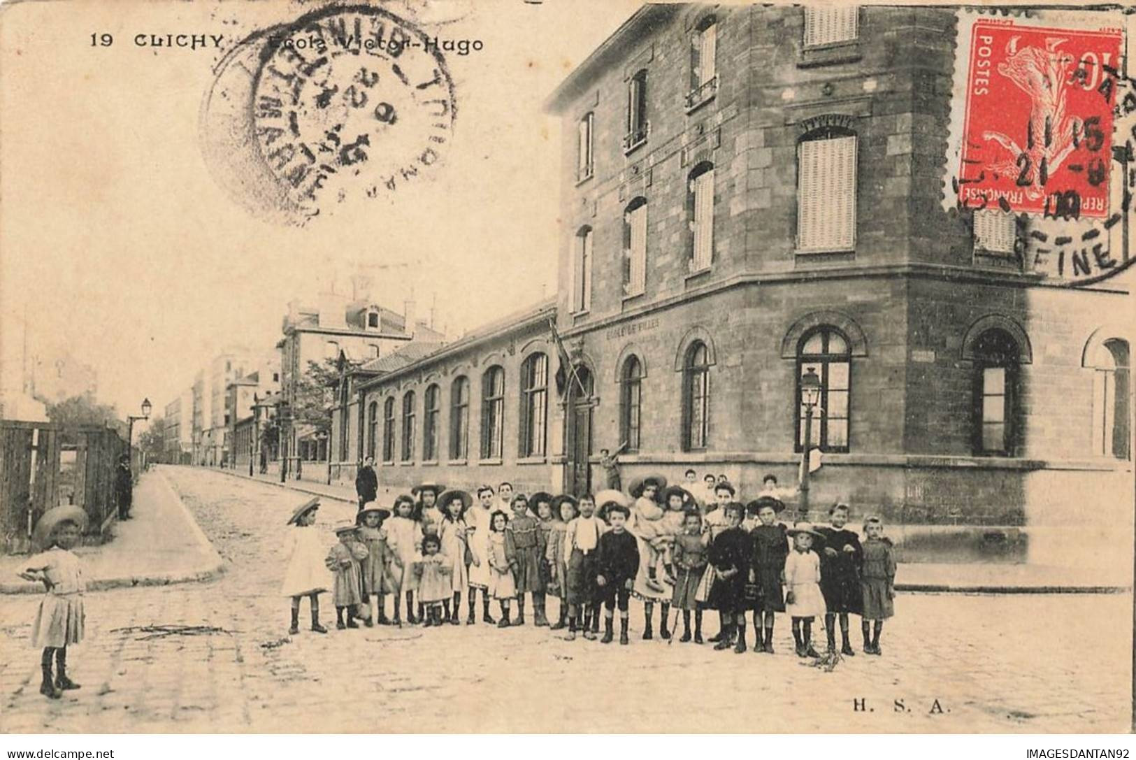 92 CLICHY AE#DC977 ENFANTS DEVANT LECOLE VICTOR HUGO - Clichy