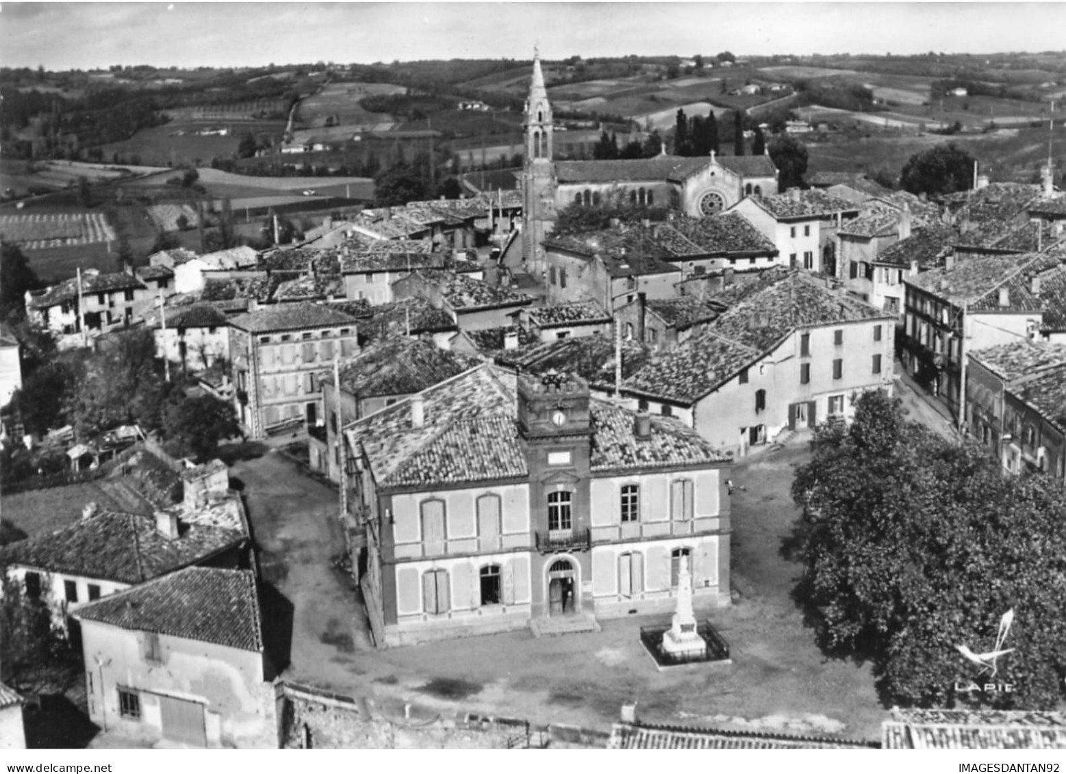 82 MONCLAR DE QUERCY AK#DC747 VUE AERIENNE GENERALE DU VILLAGE LA MAIRIE L EGLISE - Montclar De Quercy