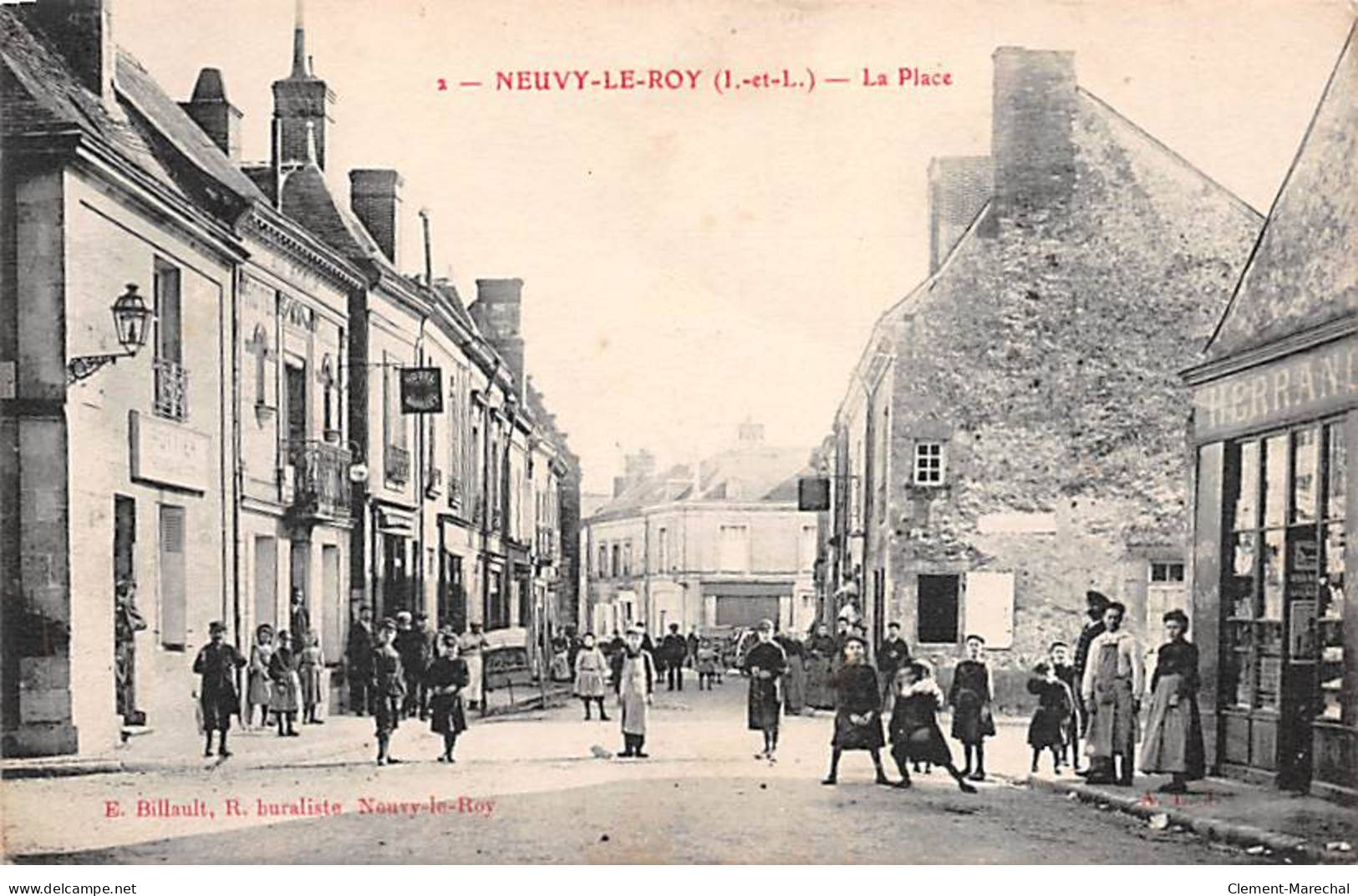 NEUVY LE ROI - La Place - Très Bon état - Neuvy-le-Roi