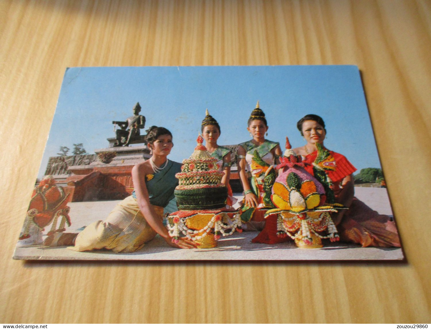 CPSM Thaïlande - Beautiful Girls Dressed Of Sukho-Thai In Front Of The Monument Of Kun-Ram At Kamheng At Sukho Thai. - Thailand