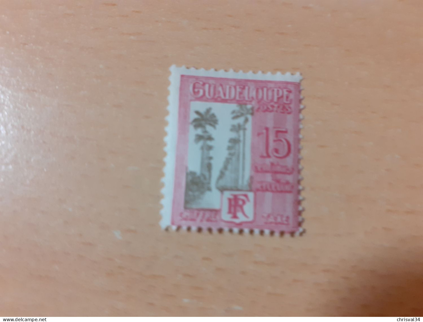 TIMBRE   GUADELOUPE   TAXE    N  29    COTE  0,50   EUROS  NEUF  TRACE  CHARNIERE - Timbres-taxe