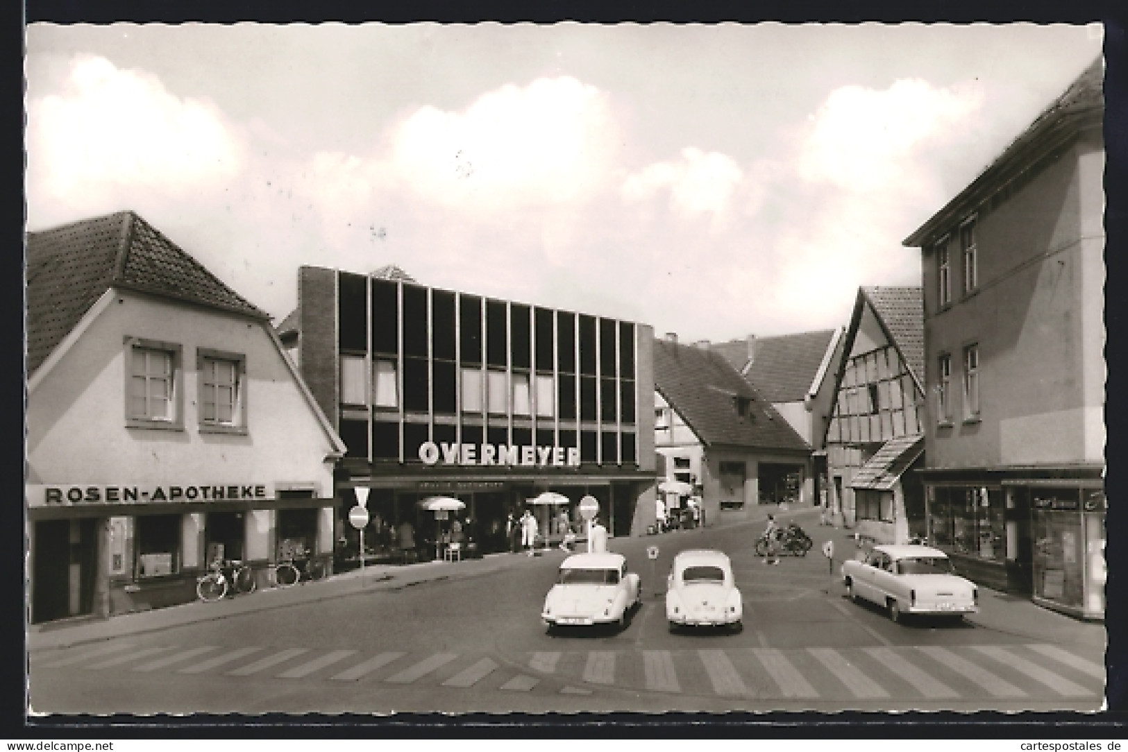 AK Ibbenbüren, Rosen-Apotheke Und Kaufhaus Overmeyer Am Unteren Markt, VW Käfer  - Ibbenbüren