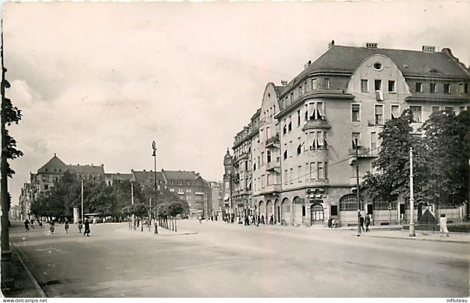 57* THIONVILLE  Place De La Republique  (cpsm 9x14)     MA102,0948 - Thionville