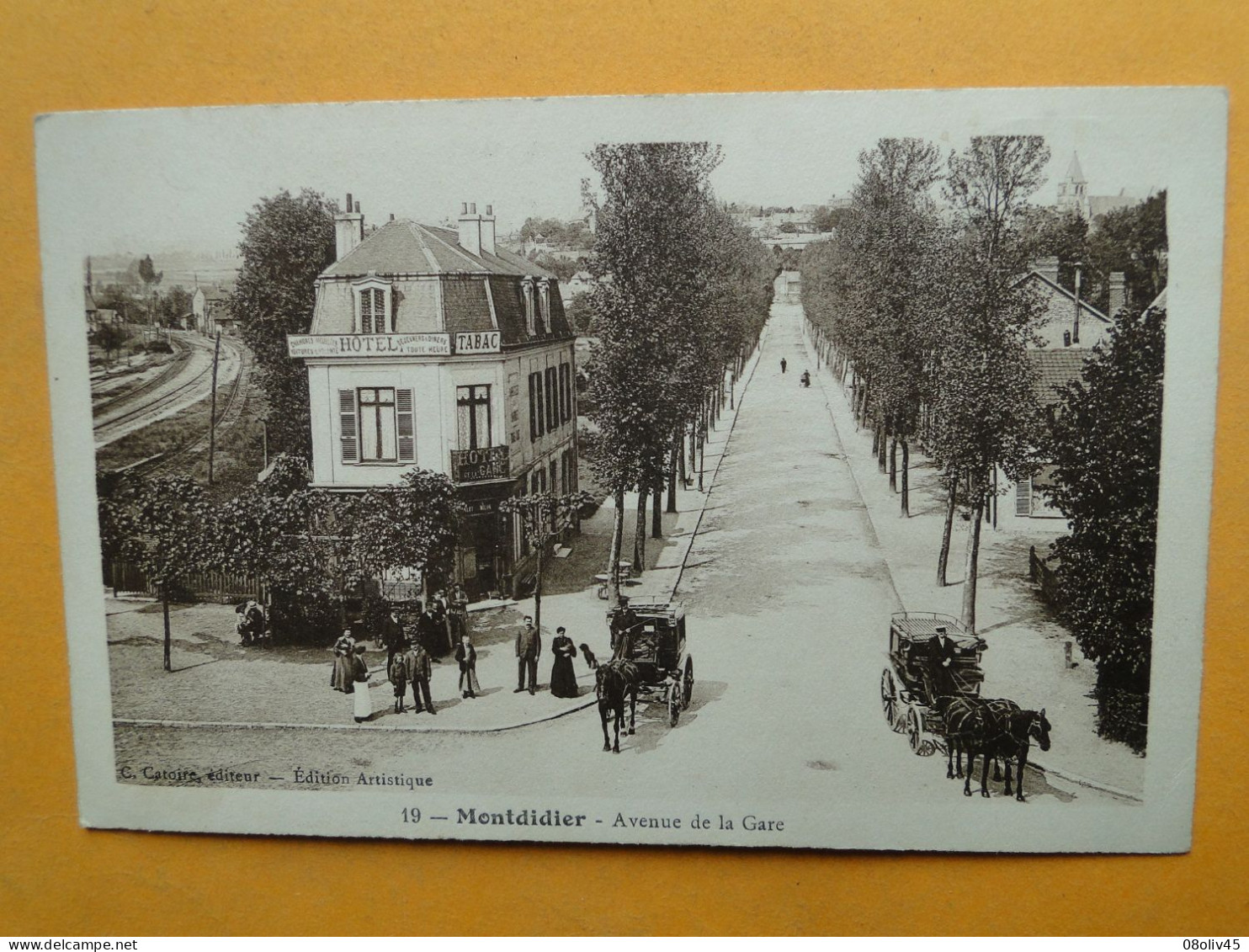 MONTDIDIER -- Avenue De La Gare - Hôtel De La Gare - ANIMATION - Attelages - Montdidier