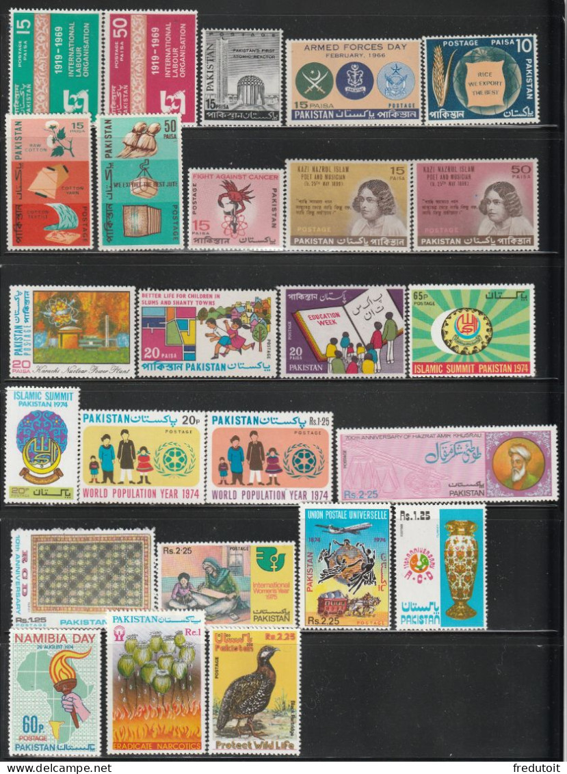 PAKISTAN - LOT De 25 Timbres Neufs ** - Pakistan