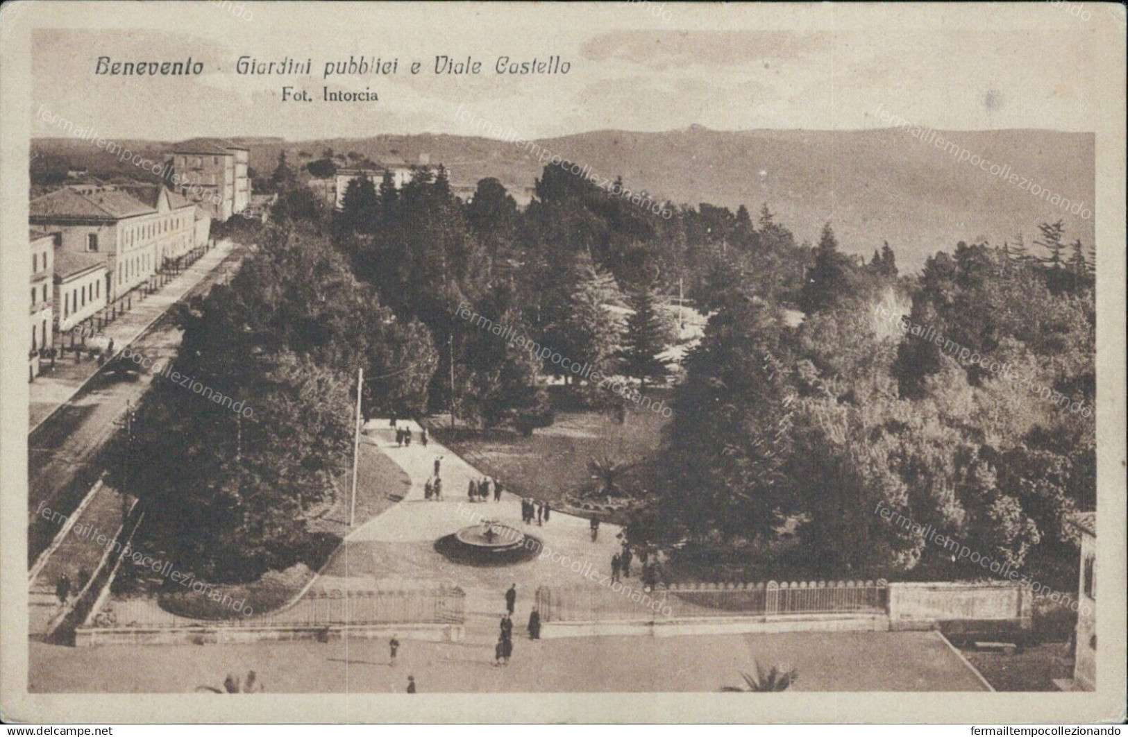 Cr165 Cartolina Benevento Citta' Giardini Pubblici E Viale Castello Campania - Benevento