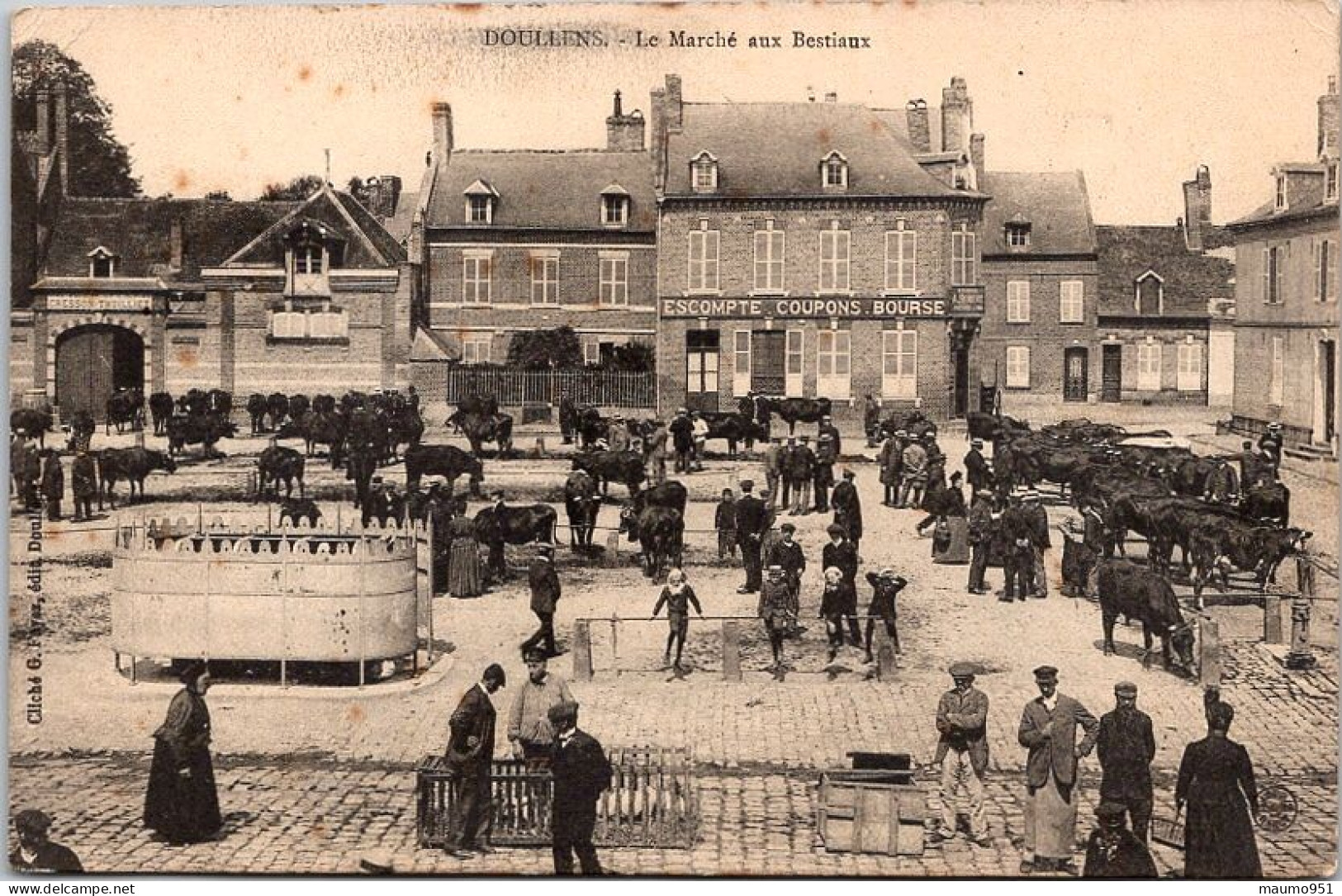 80 DOULLENS - Le Marché Aux Bestiaux - Doullens