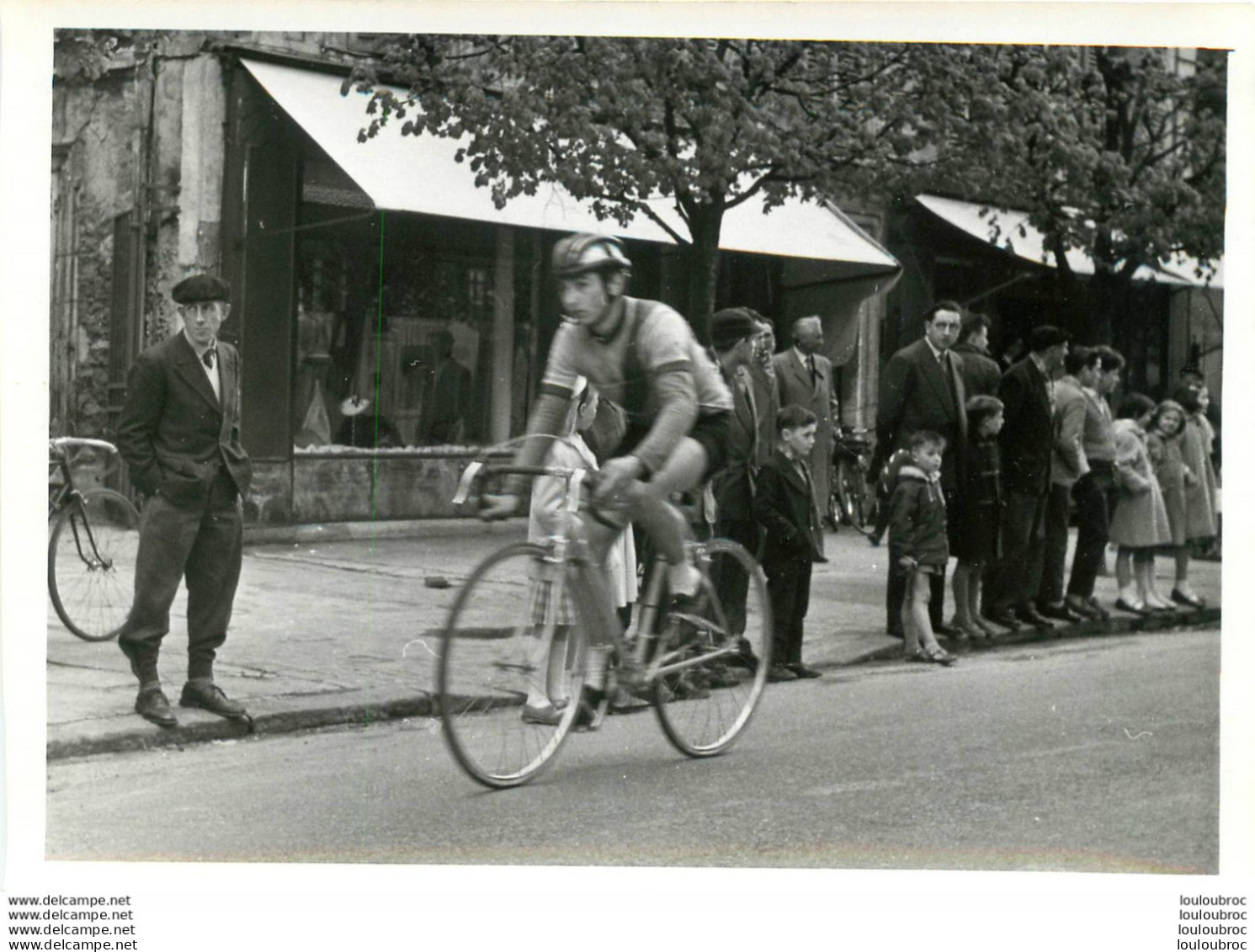 PHOTO ORIGINALE   EQUIPE CYCLISME LES AIGLONS GRAMMONT PARIS 1960 PRESIDENT ANDRE BARBAL C20 - Radsport