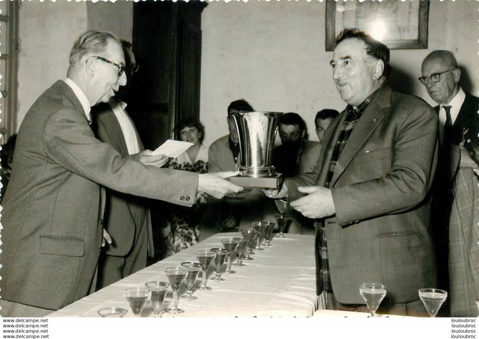 PHOTO ORIGINALE  EQUIPE CYCLISME LES AIGLONS GRAMMONT 1960 V2  PRESIDENT ANDRE BARBAL DEPLACEMENT A PRECIGNE - Radsport