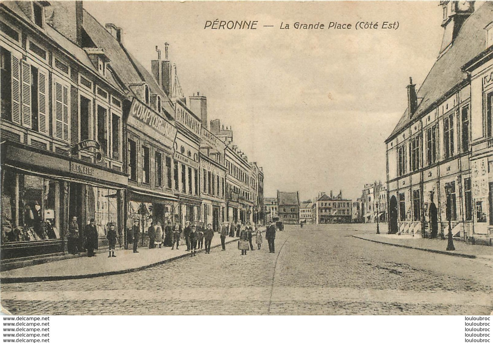 PERONNE LA GRANDE PLACE ET LES COMPTOIRS DU NORD - Peronne