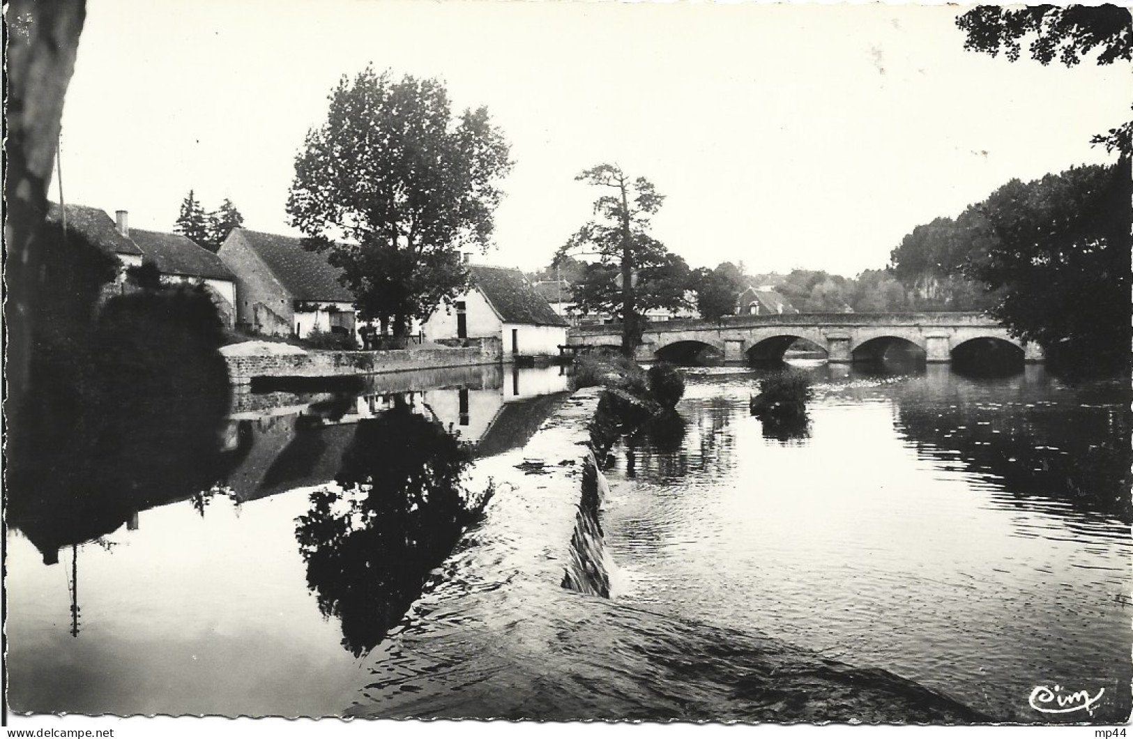 2N1  ---  86  LA TRIMOUILLE  Reflets Dans L'écluse à Perrin - La Trimouille