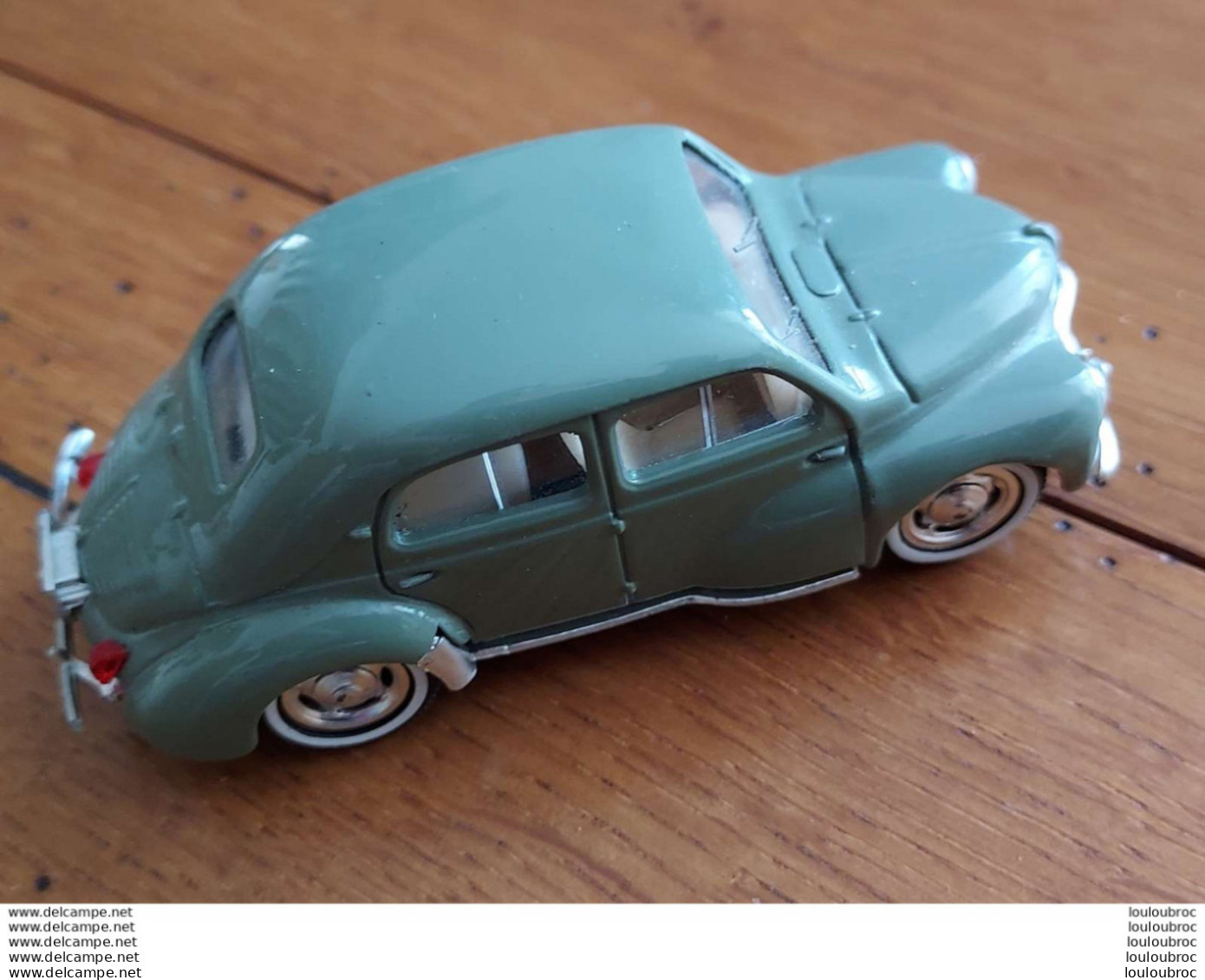 SOLIDO RENAULT 4CV  AU 1/43e MADE IN FRANCE - Solido