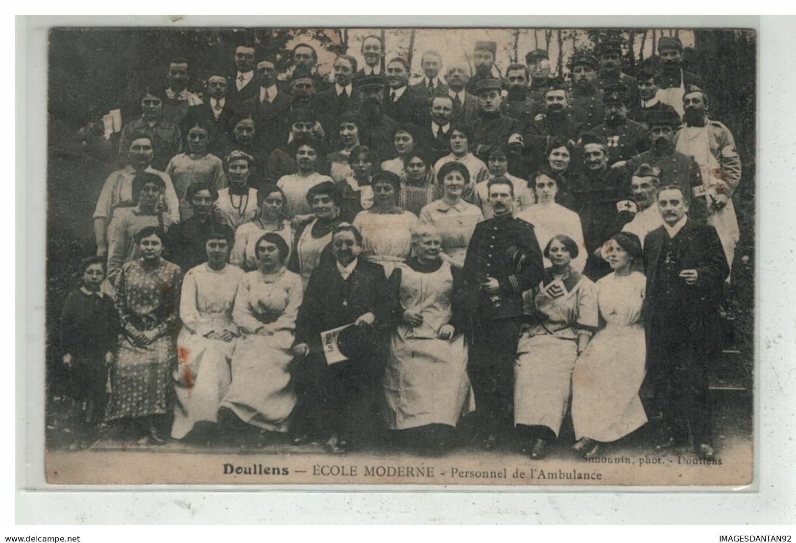 80 DOULLENS #15054 ECOLE MODERNE PERSONNEL DE L AMBULANCE - Doullens